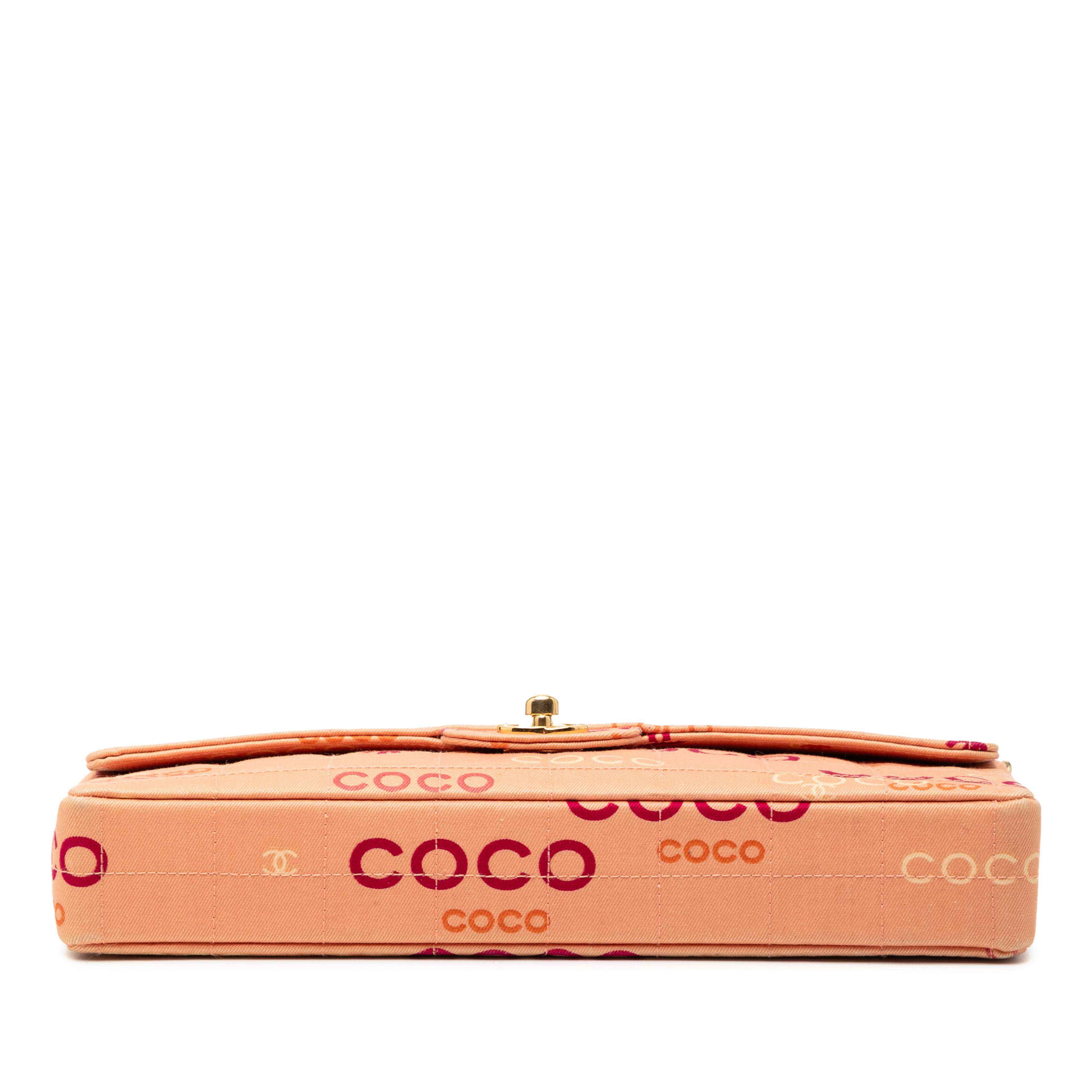 Chanel Cc Chocolate Bar Canvas Logo East West Flap, från Luxclusif, i färgen pink. Klicka för att öppna bilden i stort format