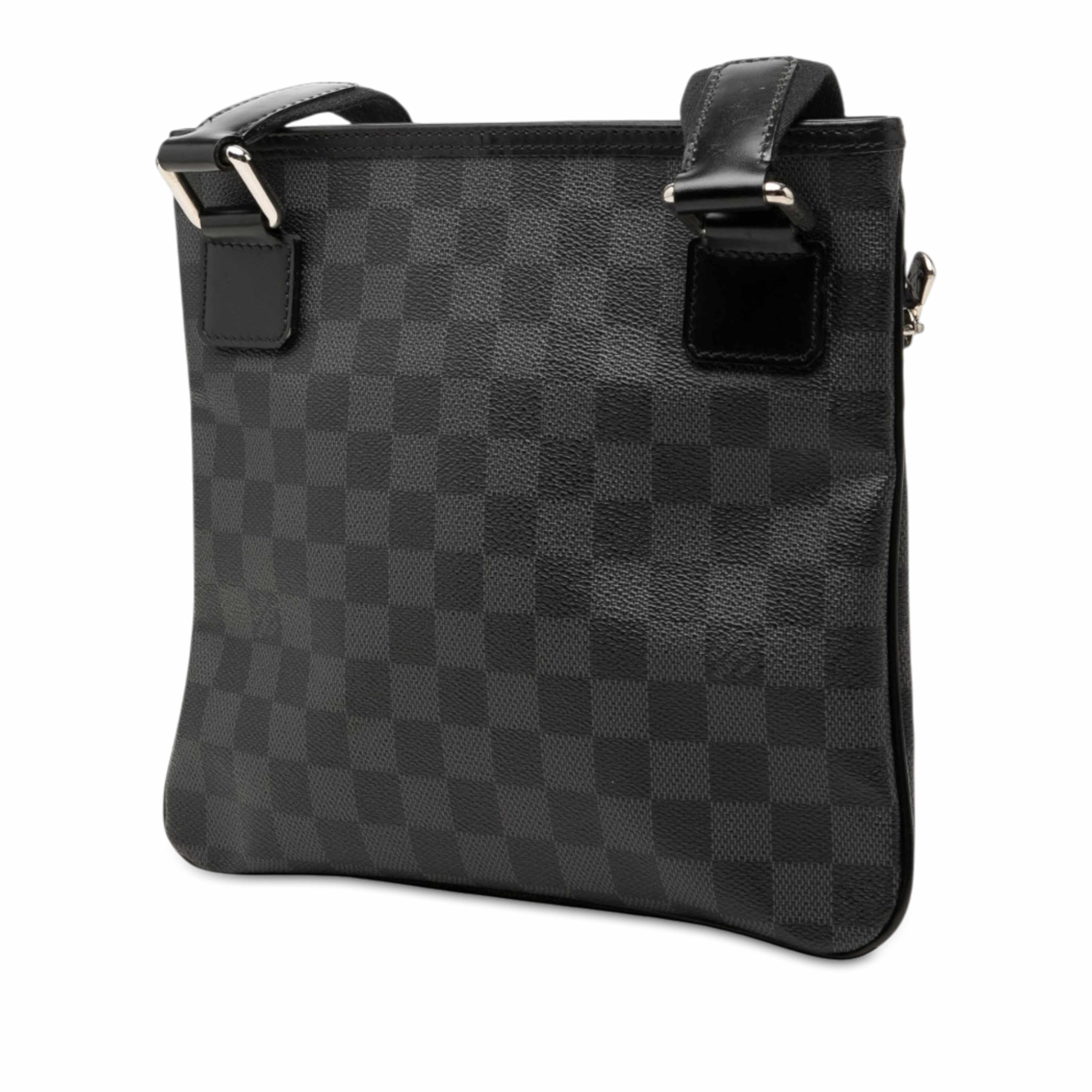 Louis Vuitton Damier Graphite Thomas, från Luxclusif, i färgen svart. Klicka för att öppna bilden i stort format
