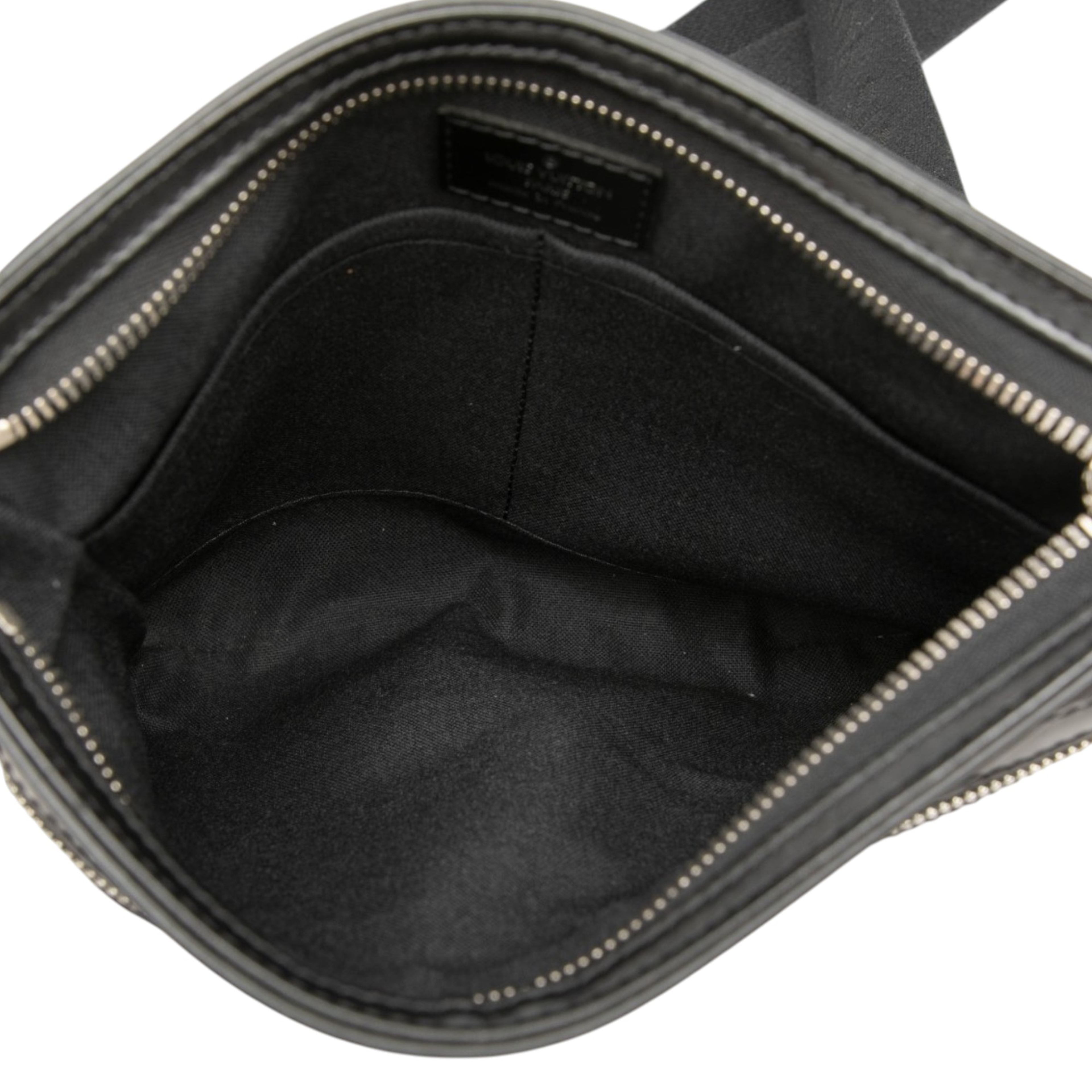 Louis Vuitton Damier Graphite Thomas, från Luxclusif, i färgen svart. Klicka för att öppna bilden i stort format