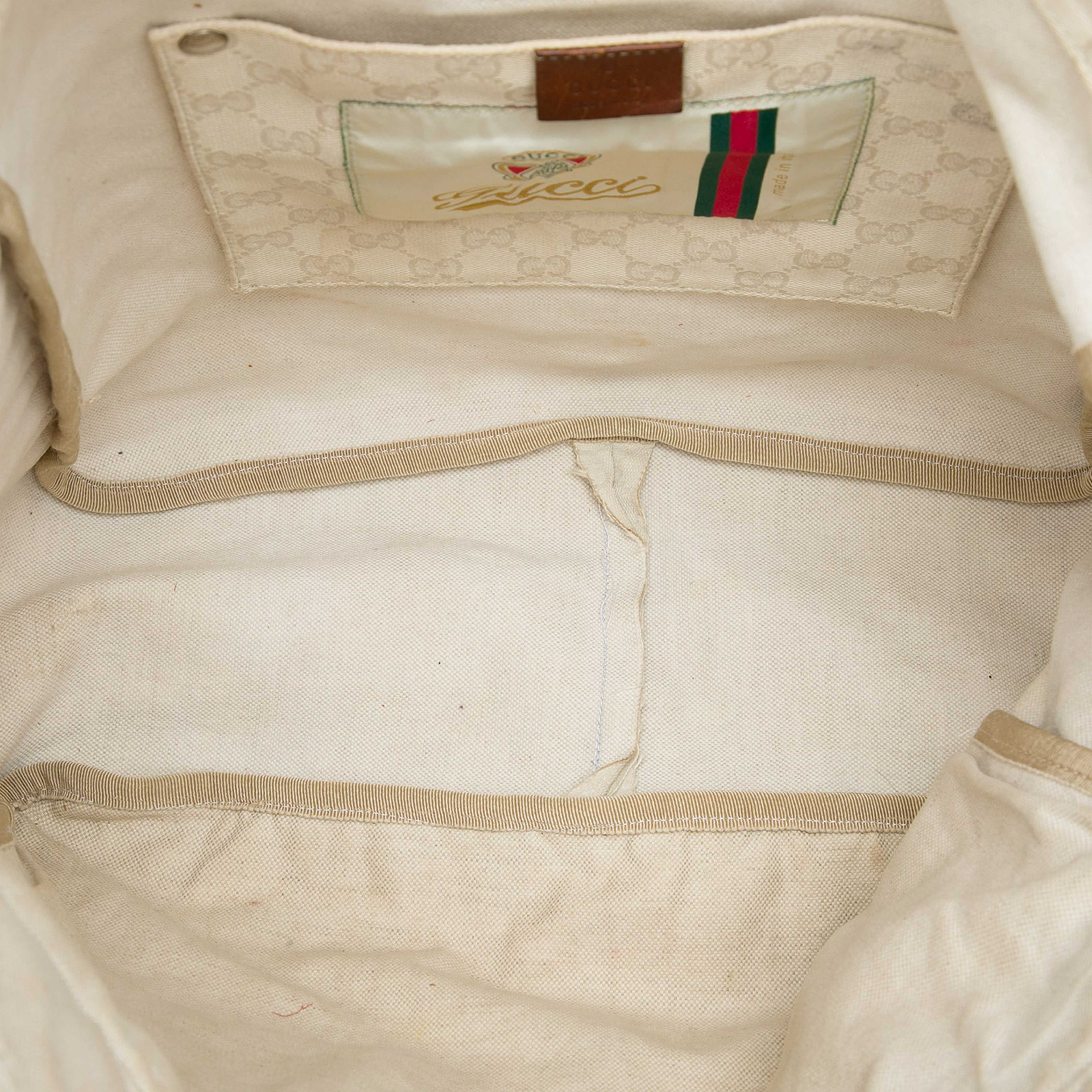 Gucci Gg Canvas Satchel, från Luxclusif, i färgen vit. Klicka för att öppna bilden i stort format