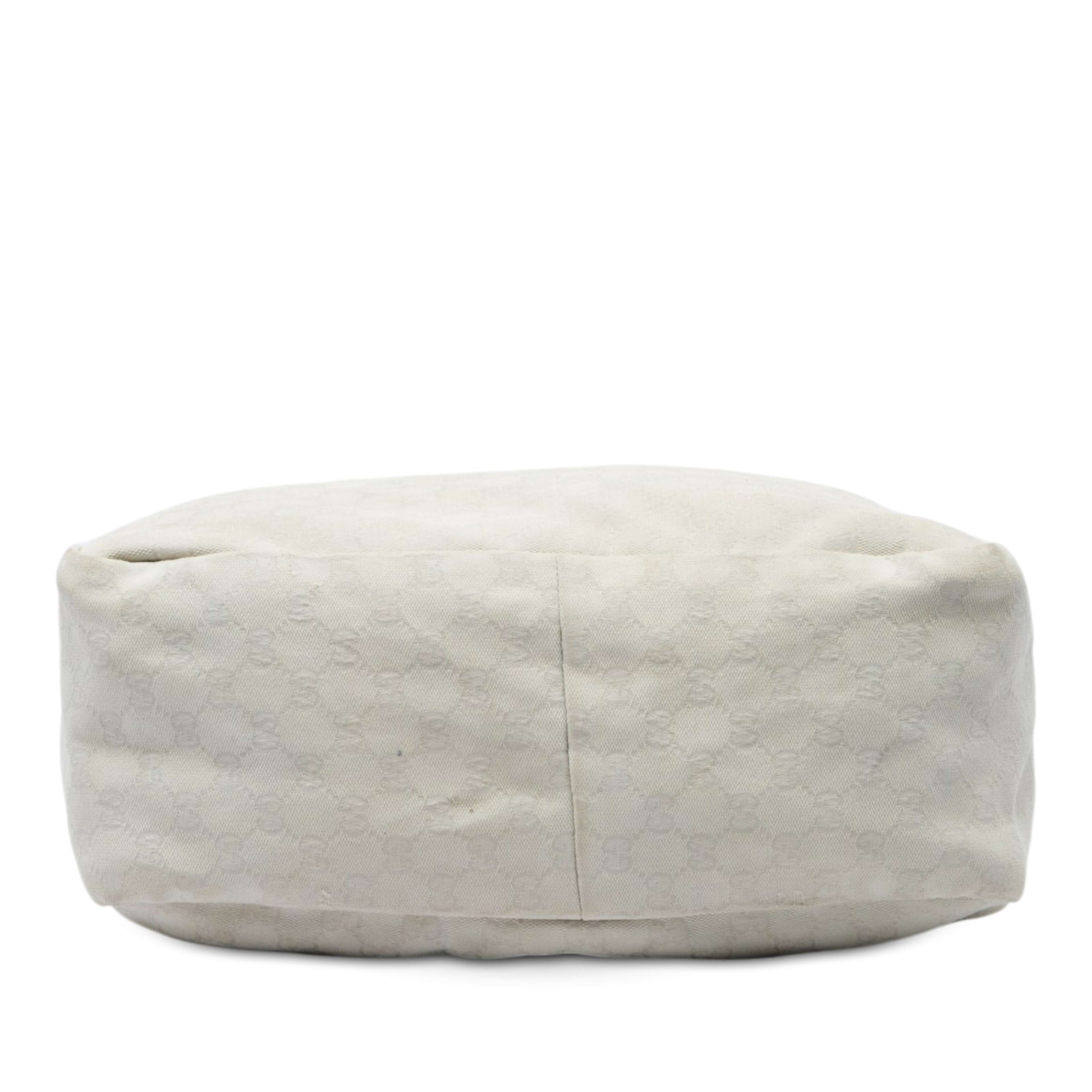 Gucci Gg Canvas Satchel, från Luxclusif, i färgen vit. Klicka för att öppna bilden i stort format