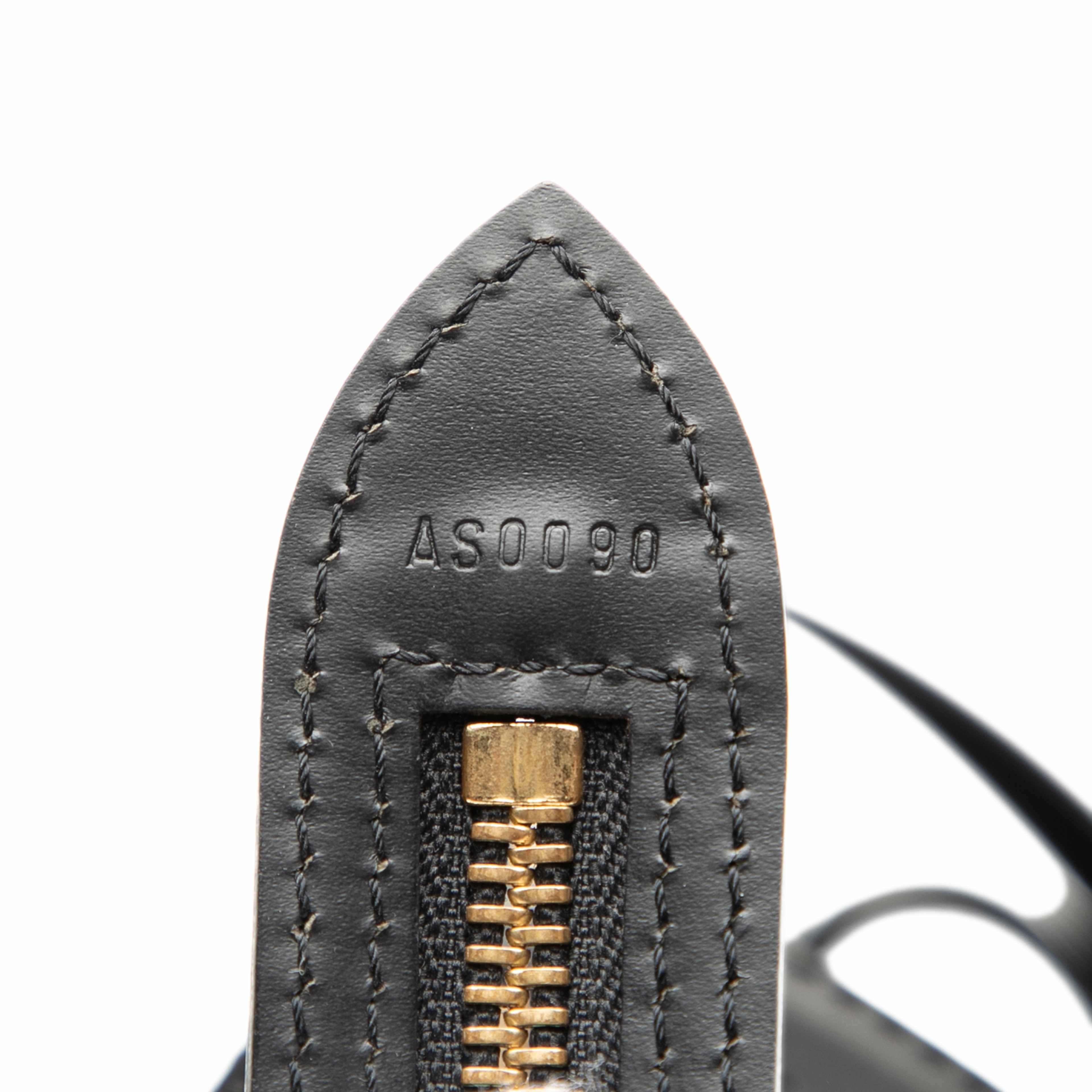 Louis Vuitton Epi Saint Jacques Gm Long Strap, från Luxclusif, i färgen svart. Klicka för att öppna bilden i stort format