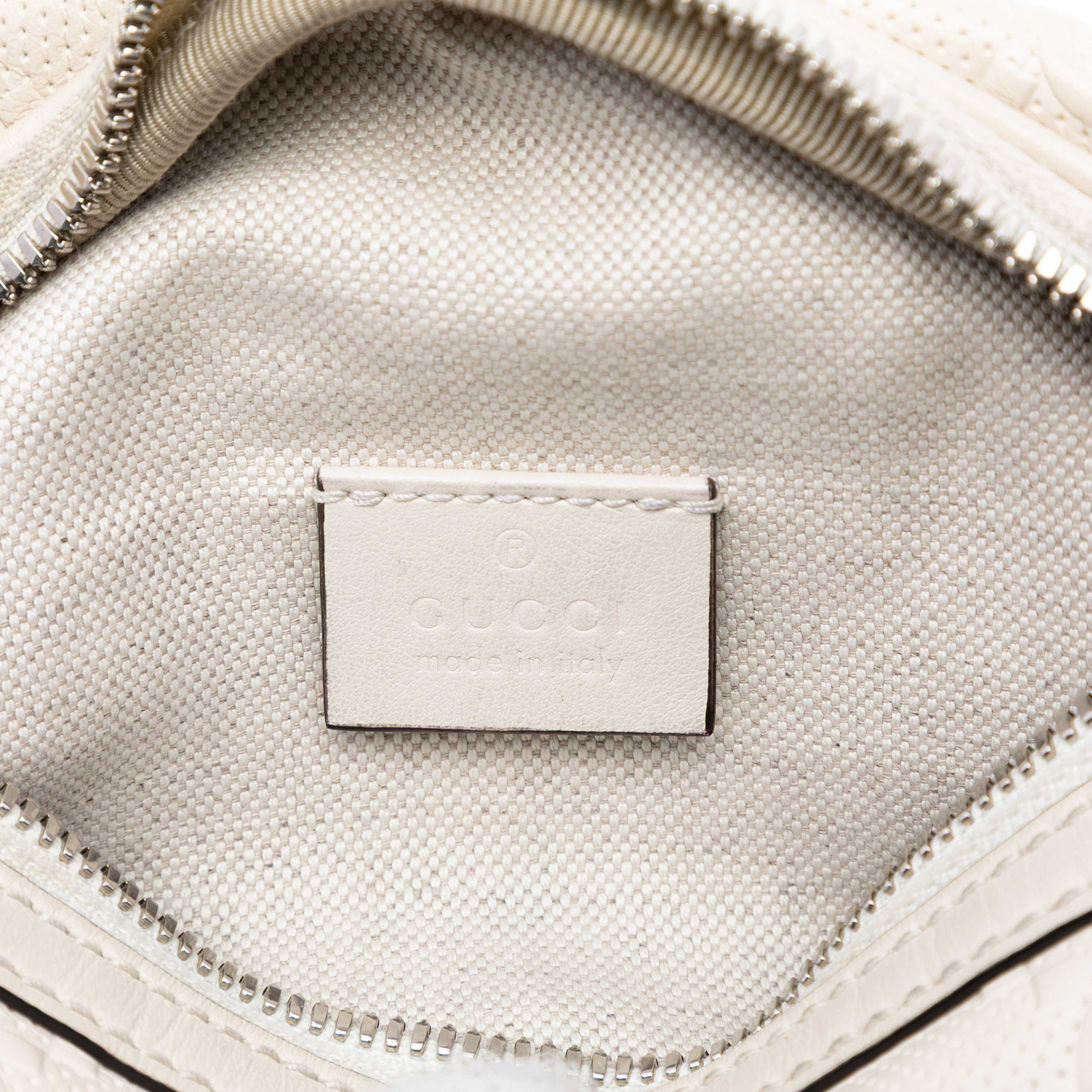 Gucci Gg Embossed Perforated Leather Belt Bag, från Luxclusif, i färgen white. Klicka för att öppna bilden i stort format