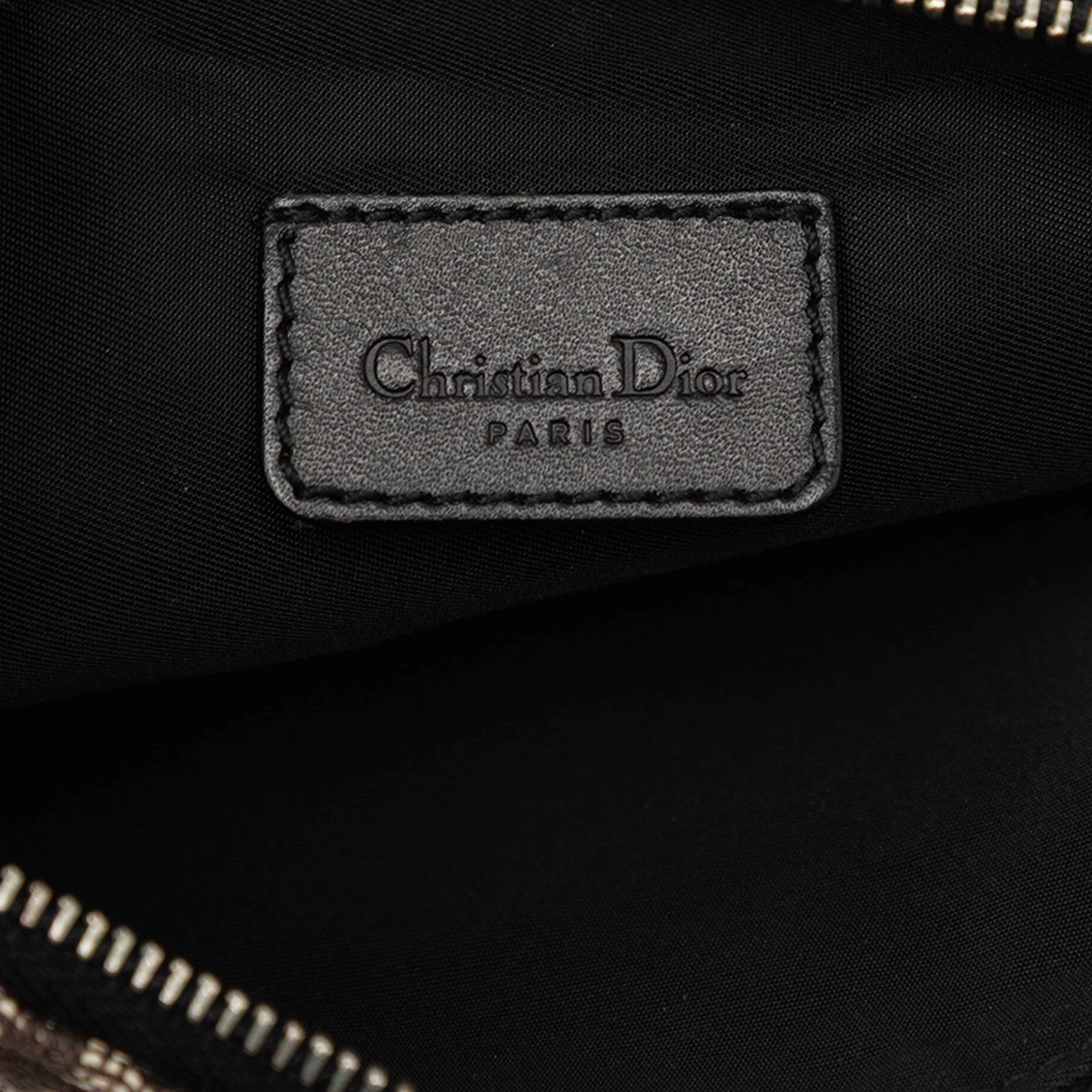 Dior Mini Diorissimo Canvas Saddle Pochette, från Luxclusif, i färgen black. Klicka för att öppna bilden i stort format