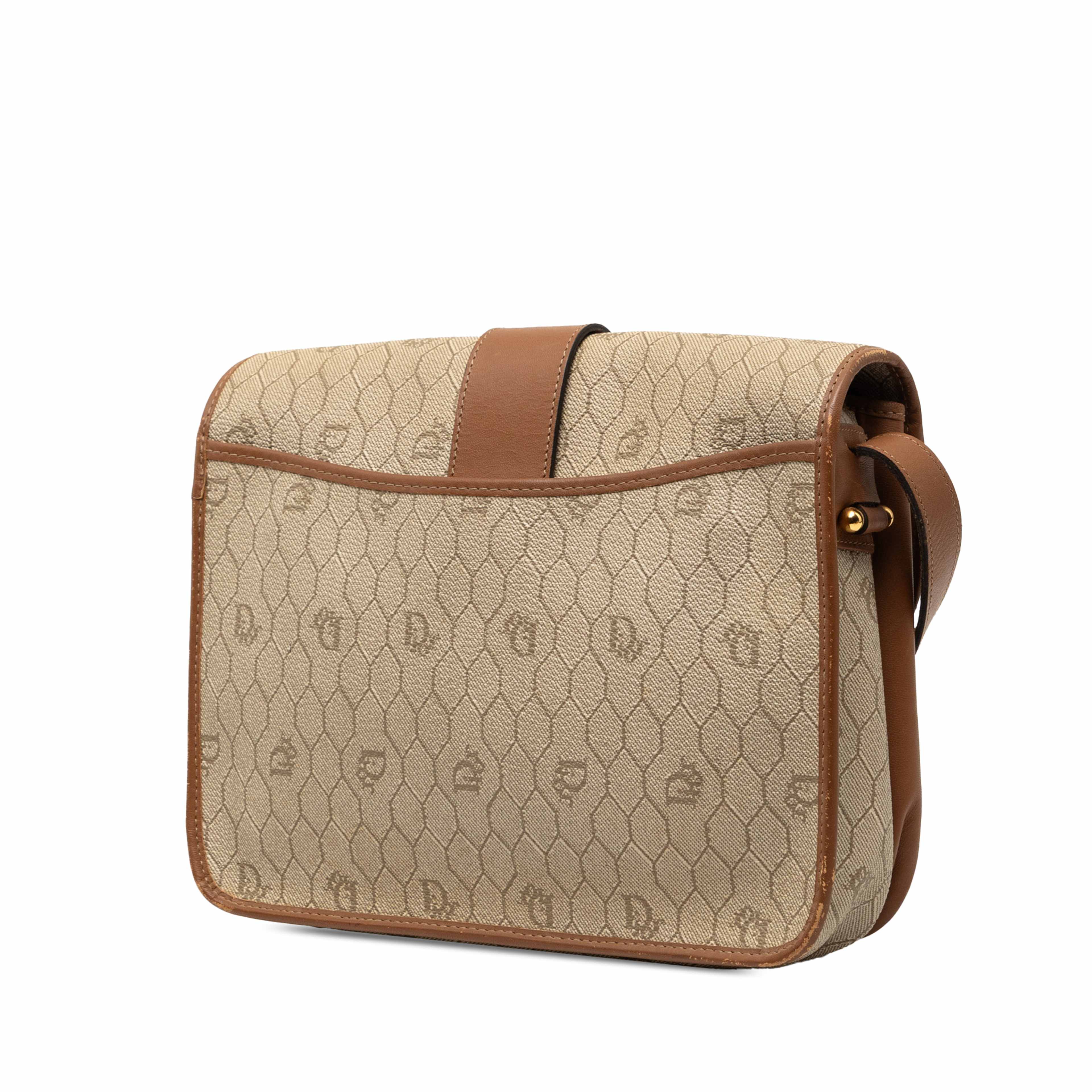 Dior Honeycomb Coated Canvas Crossbody, från Luxclusif, i färgen beige. Klicka för att öppna bilden i stort format