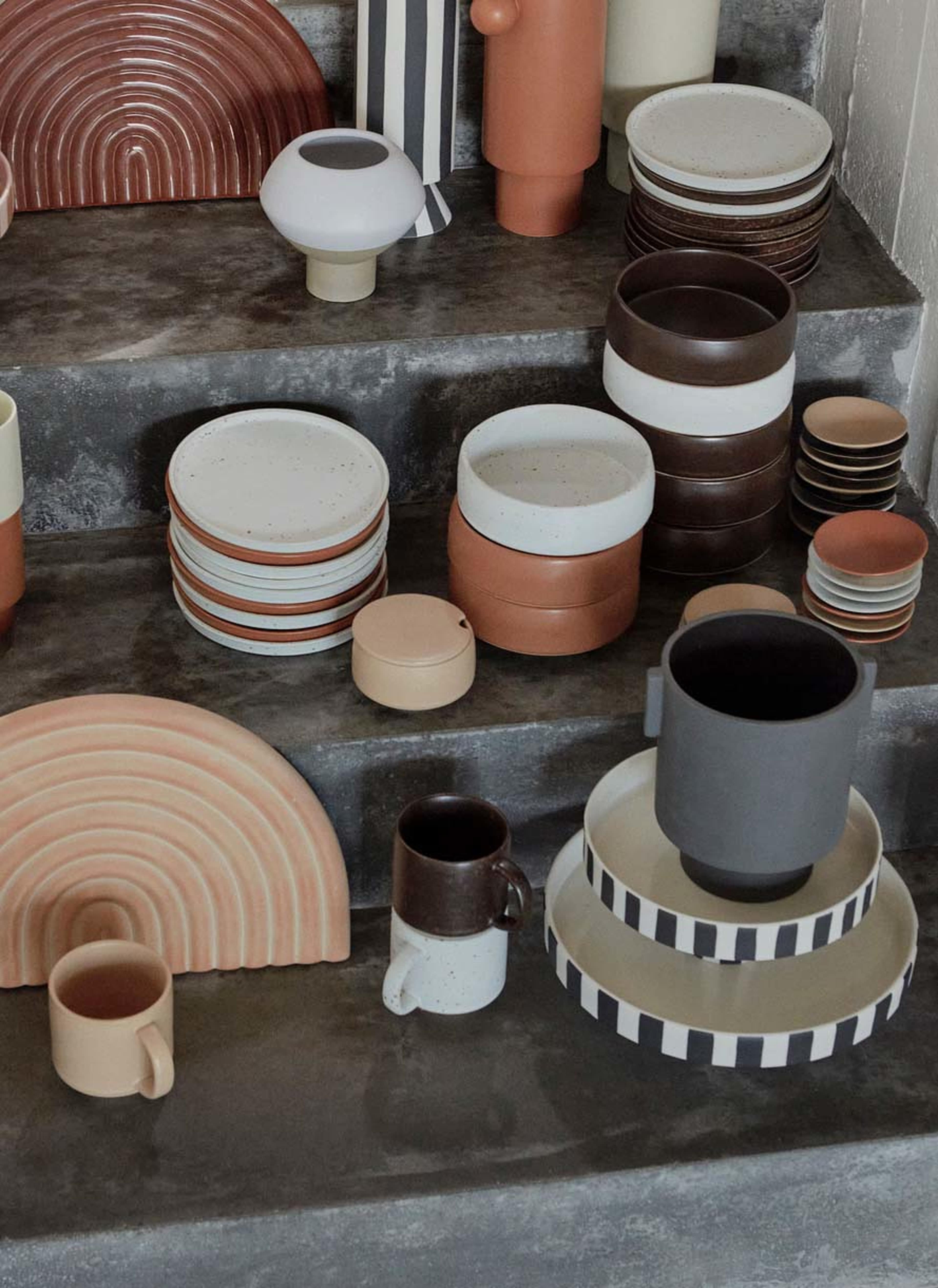 Inka Kana Pot, från OYOY Living, i färgen anthracite. Klicka för att öppna bilden i stort format