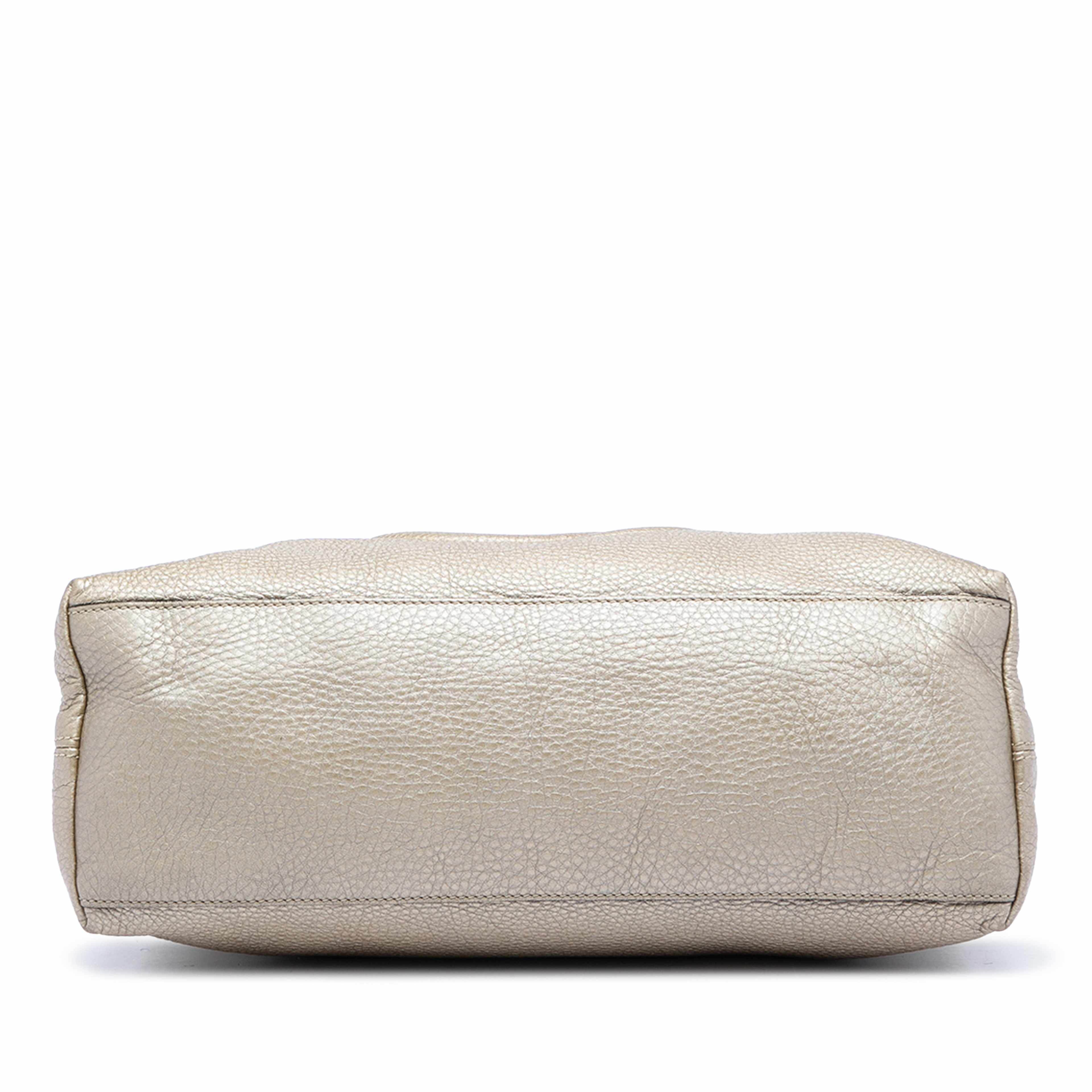 Gucci Medium Ombre Calfskin Soho Chain Tote, från Luxclusif, i färgen guld. Klicka för att öppna bilden i stort format