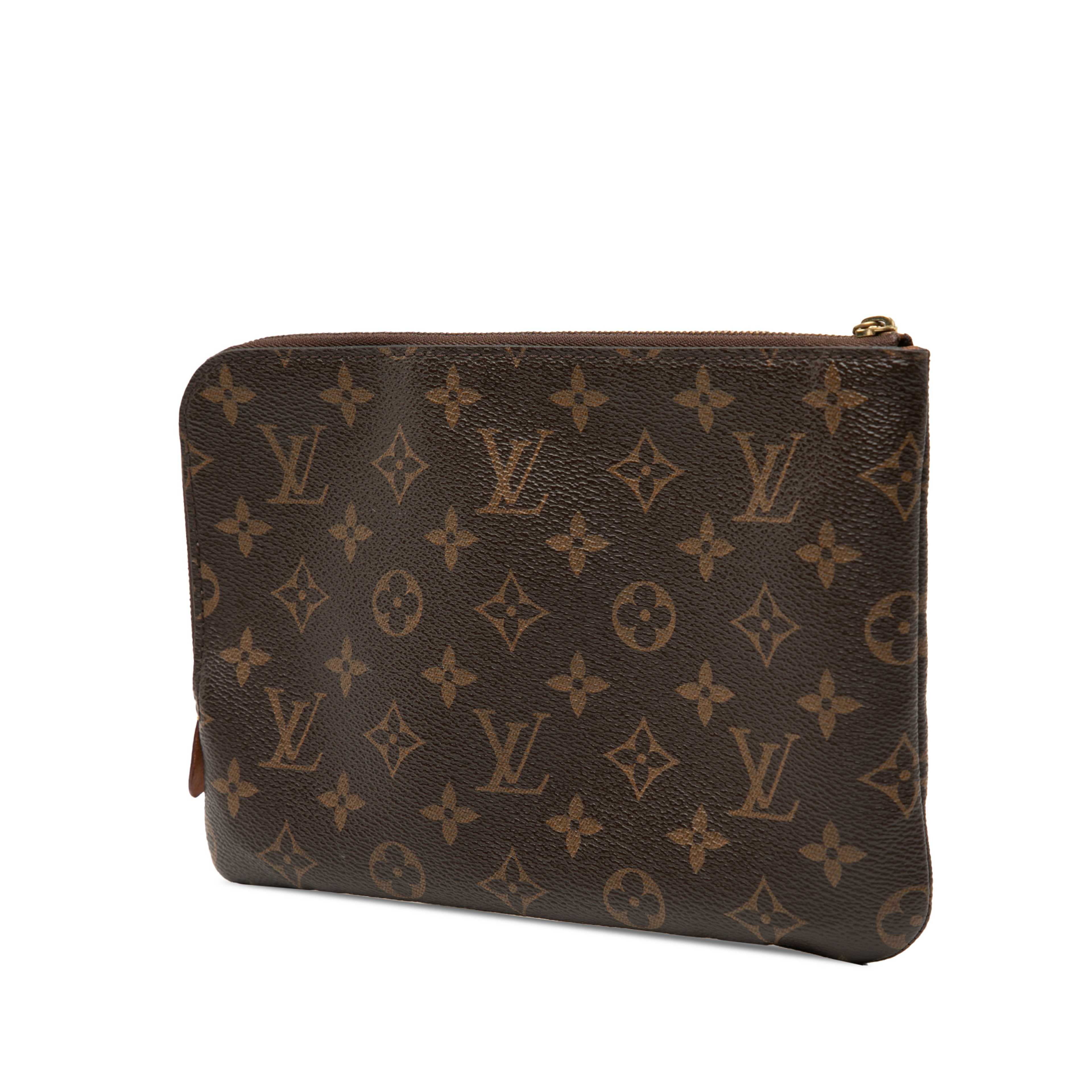 Louis Vuitton Monogram Etui Voyageur Pm, från Luxclusif, i färgen brun. Klicka för att öppna bilden i stort format