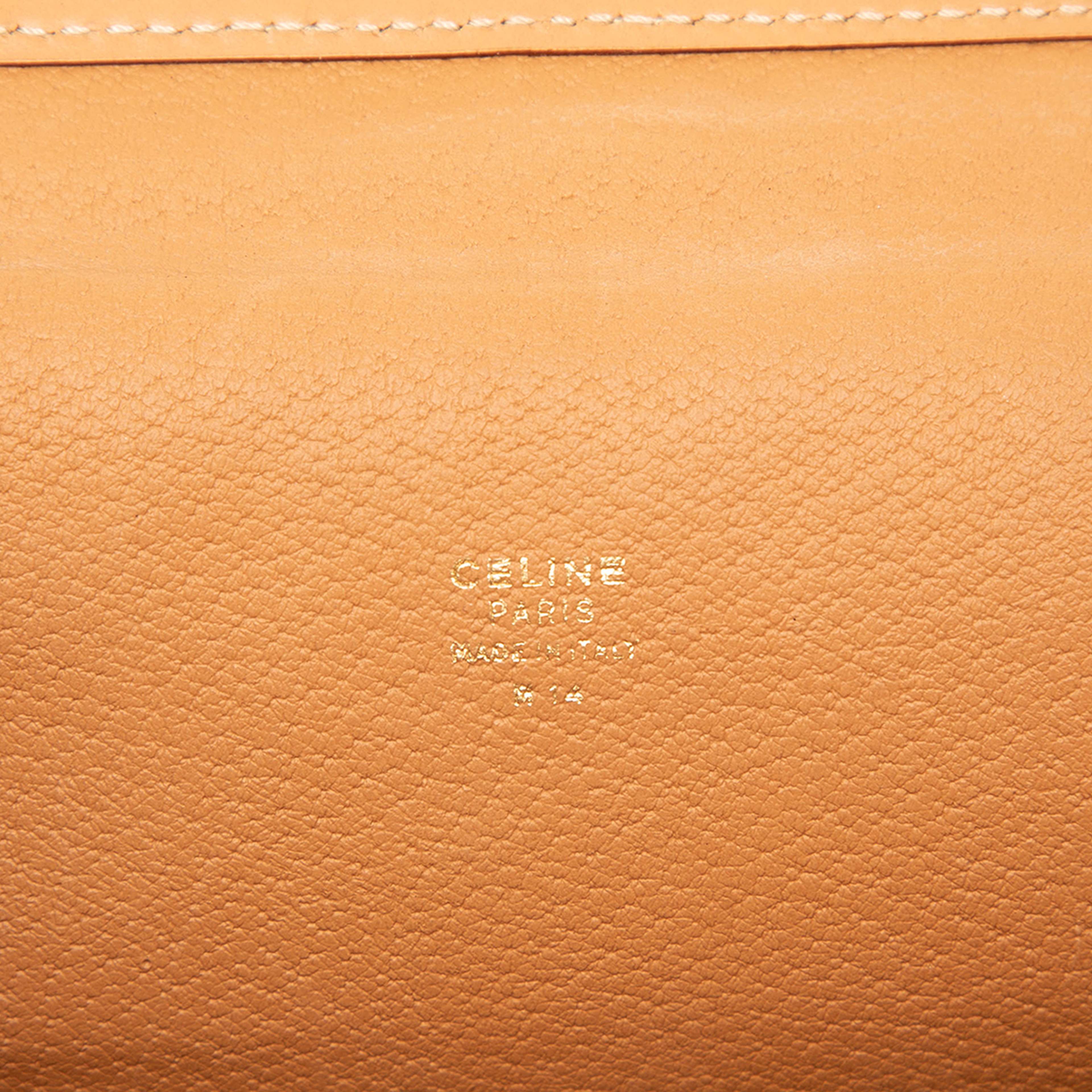 Celine Macadam Coated Canvas Business Bag, från Luxclusif, i färgen brown. Klicka för att öppna bilden i stort format