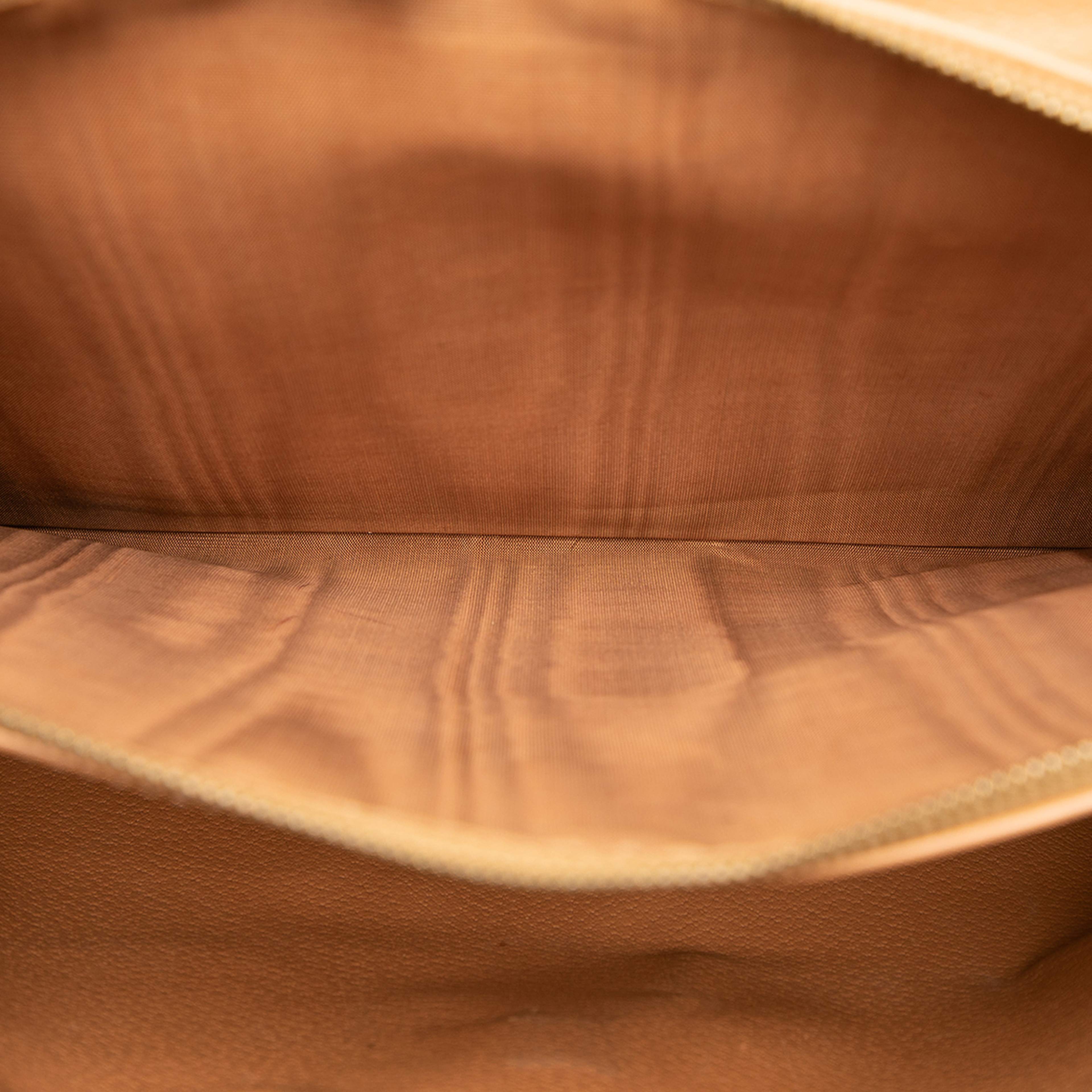 Celine Macadam Coated Canvas Business Bag, från Luxclusif, i färgen brown. Klicka för att öppna bilden i stort format