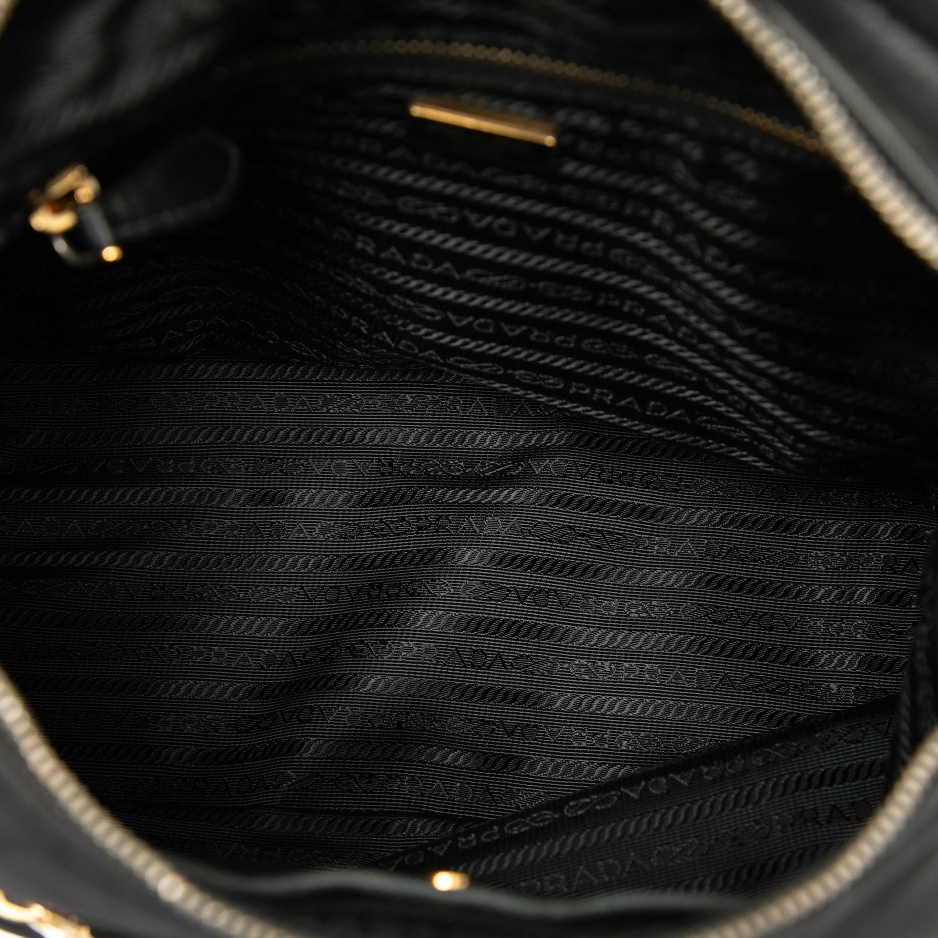 Prada Tessuto Shoulder Bag, från Luxclusif, i färgen black. Klicka för att öppna bilden i stort format