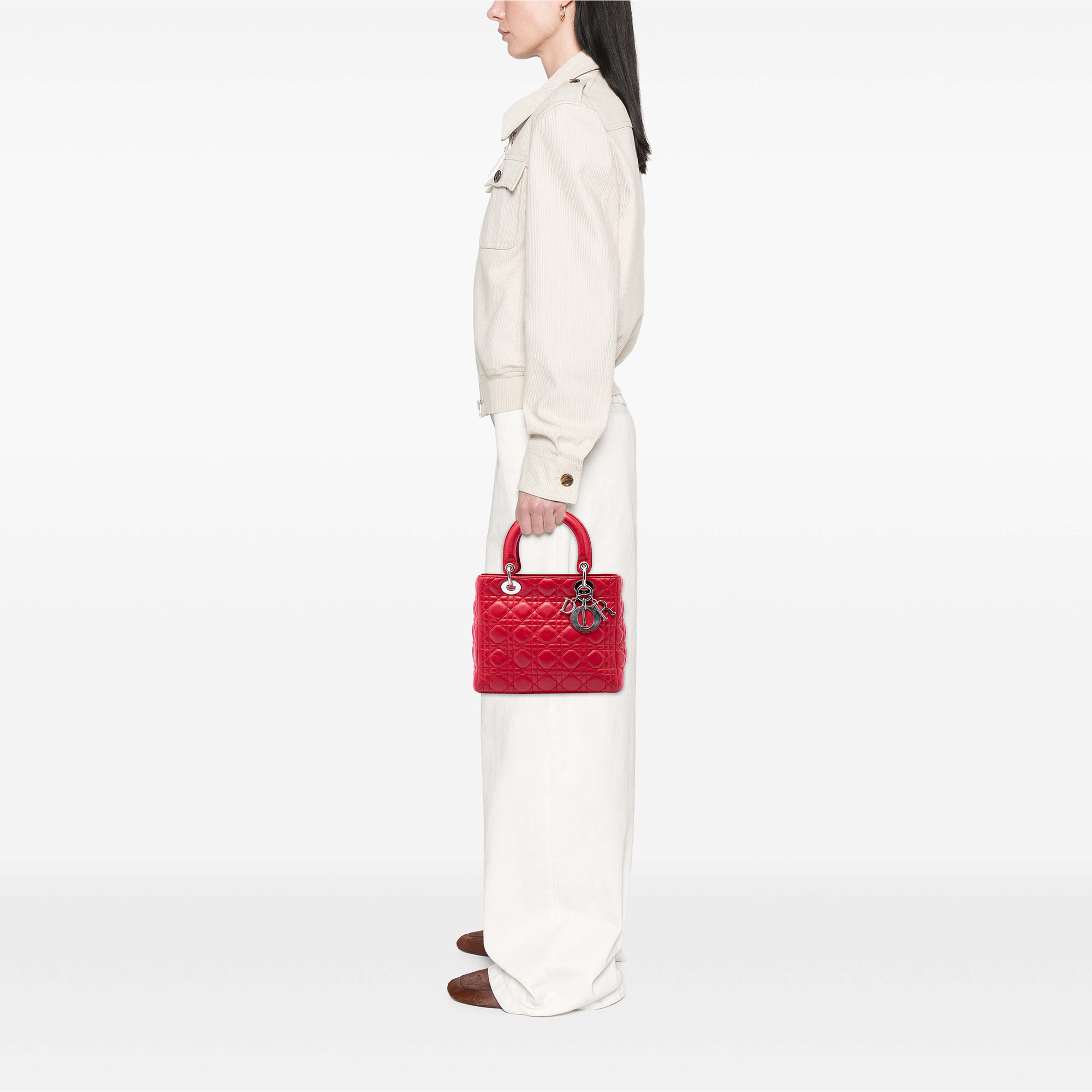 Dior Medium Lambskin Cannage Lady Dior, från Luxclusif, i färgen röd. Klicka för att öppna bilden i stort format
