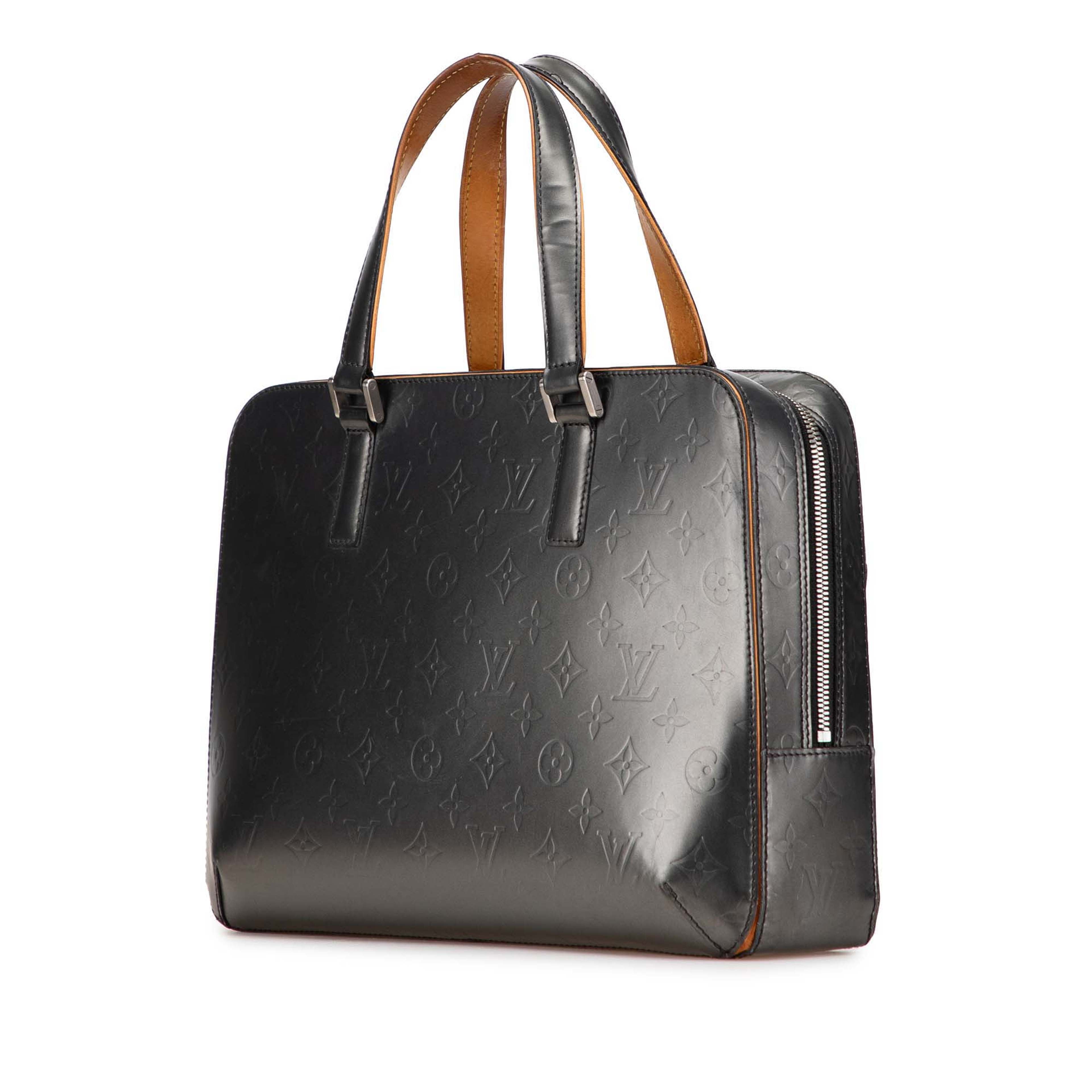 Louis Vuitton Monogram Mat Malden, från Luxclusif, i färgen dark gray. Klicka för att öppna bilden i stort format