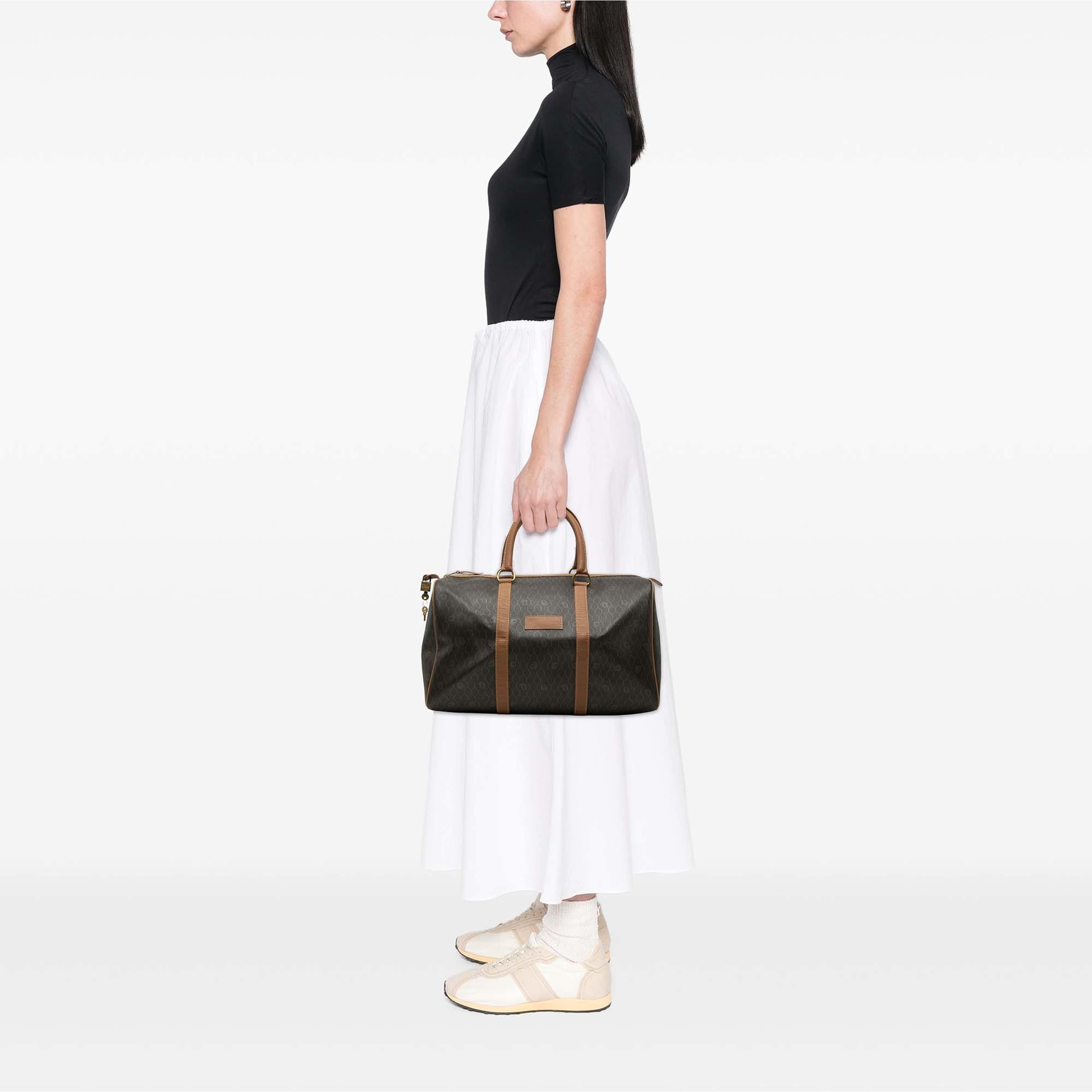 Dior Honeycomb Coated Canvas Boston Bag, från Luxclusif, i färgen svart. Klicka för att öppna bilden i stort format