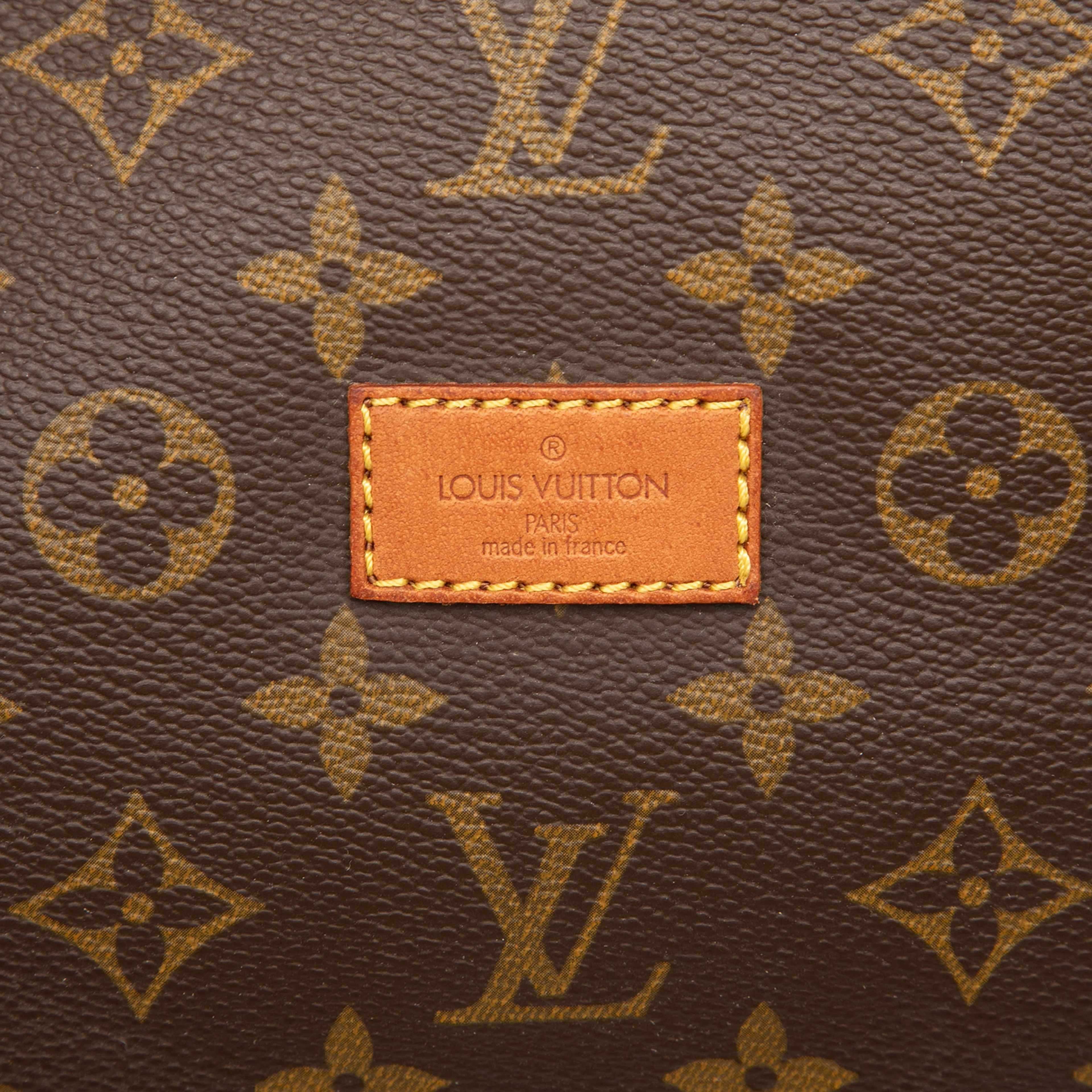 Louis Vuitton Monogram Saumur 43, från Luxclusif, i färgen brun. Klicka för att öppna bilden i stort format