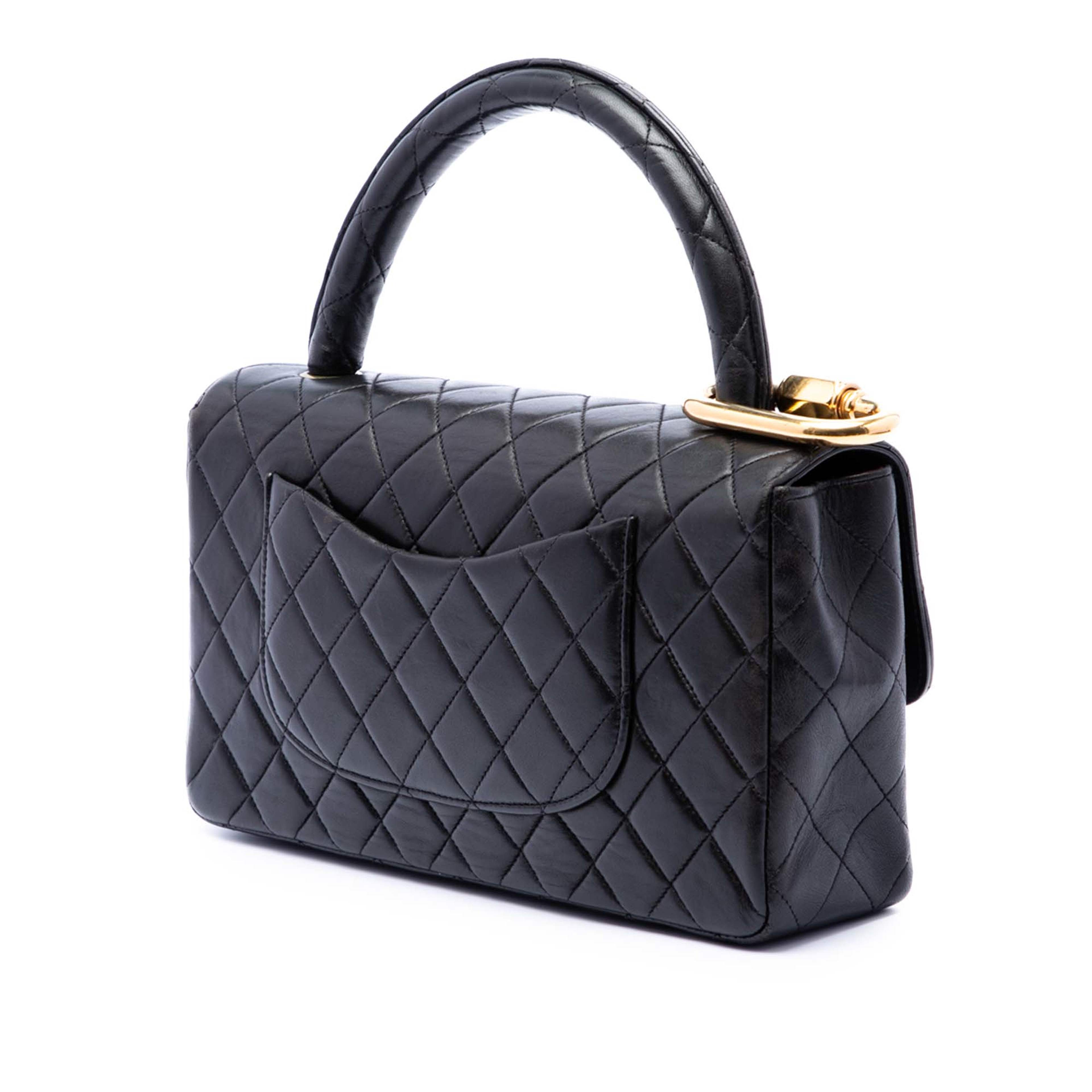 Chanel Medium Lambskin Kelly Parent Top Handle Bag, från Luxclusif, i färgen svart. Klicka för att öppna bilden i stort format