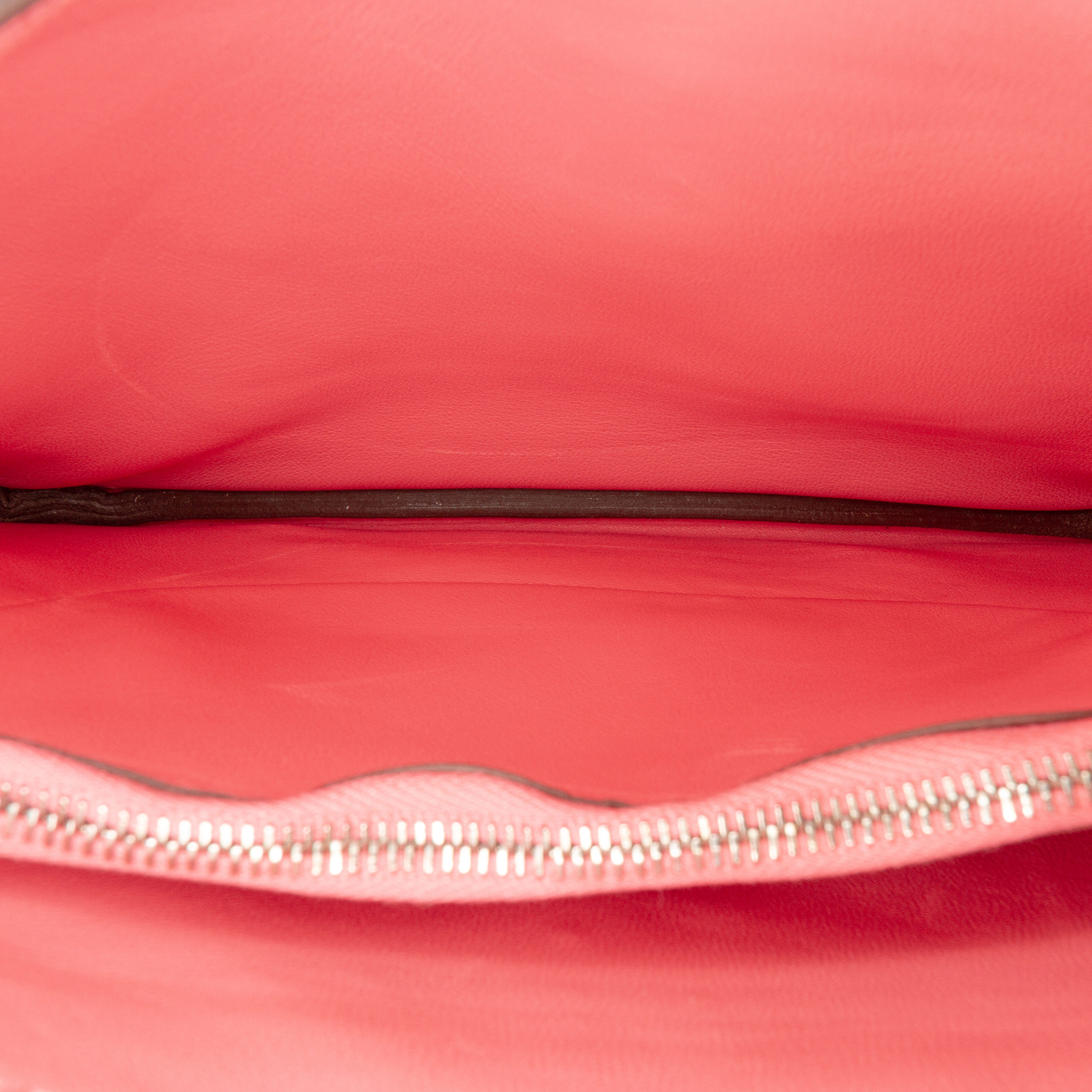 Hermès Evercolor Trim Duo 24, från Luxclusif, i färgen salmon. Klicka för att öppna bilden i stort format