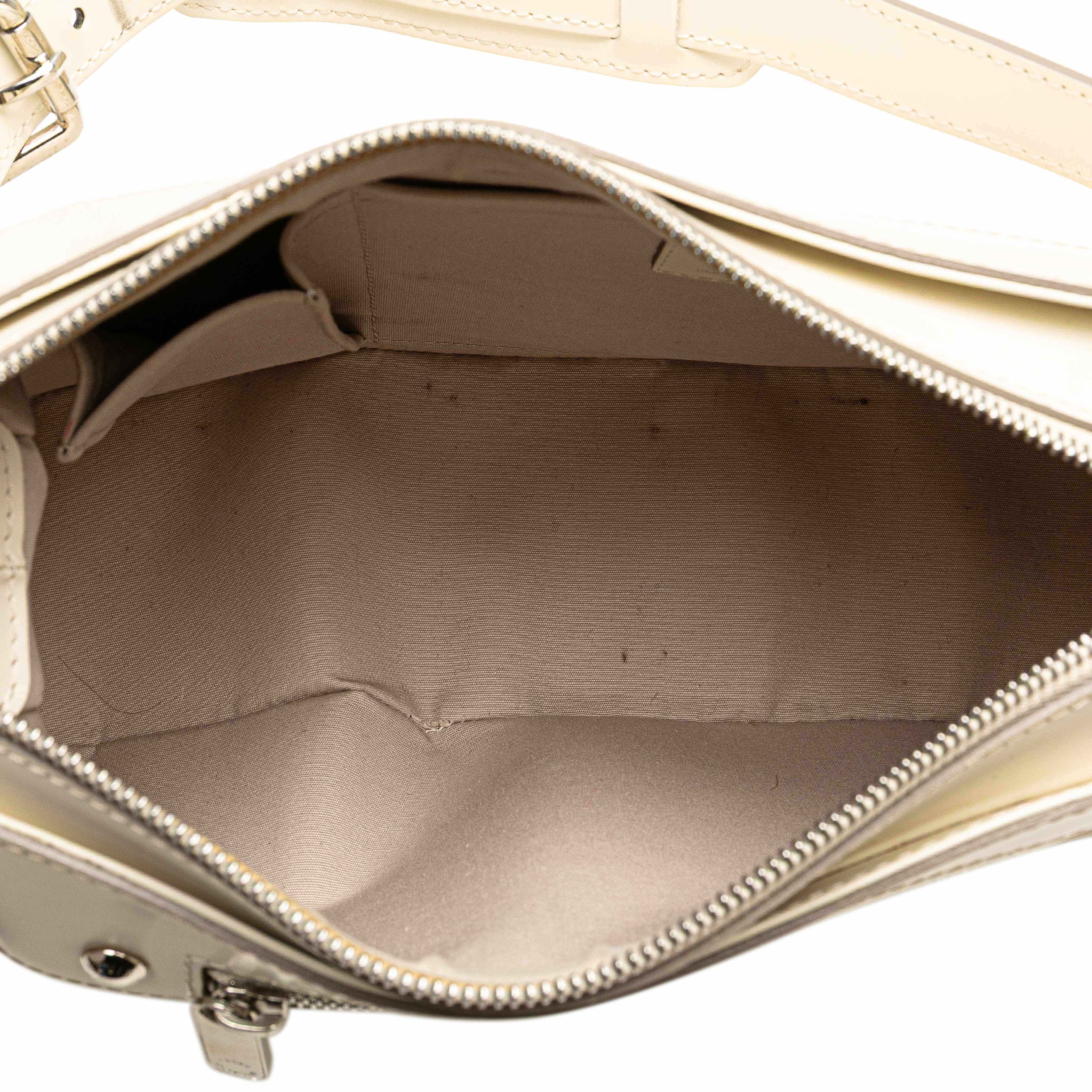 Louis Vuitton Epi Turenne Pm, från Luxclusif, i färgen white. Klicka för att öppna bilden i stort format