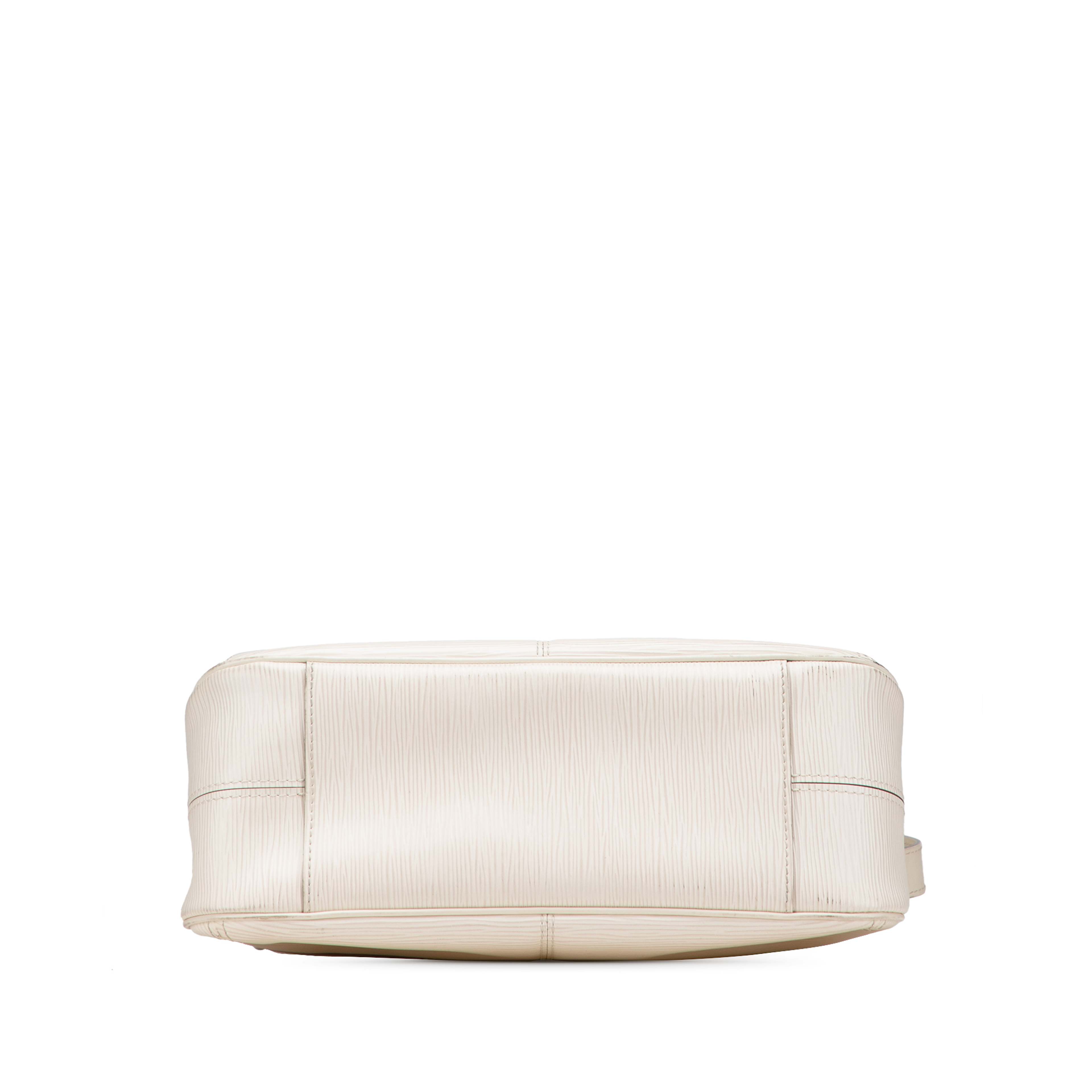 Louis Vuitton Epi Turenne Pm, från Luxclusif, i färgen white. Klicka för att öppna bilden i stort format