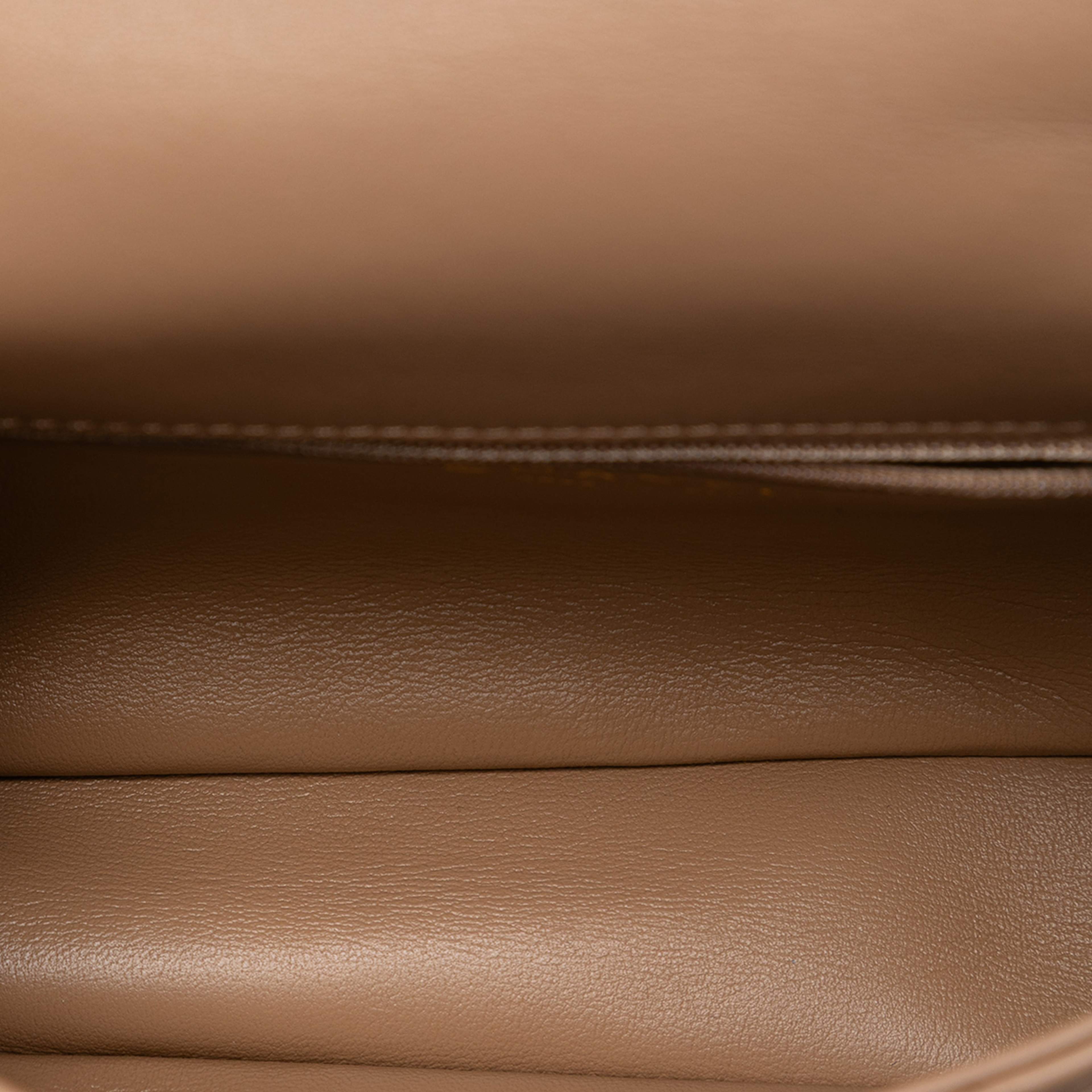 Chanel Mini Rectangular Quilted Lambskin Heart Charms Flap, från Luxclusif, i färgen nude. Klicka för att öppna bilden i stort format