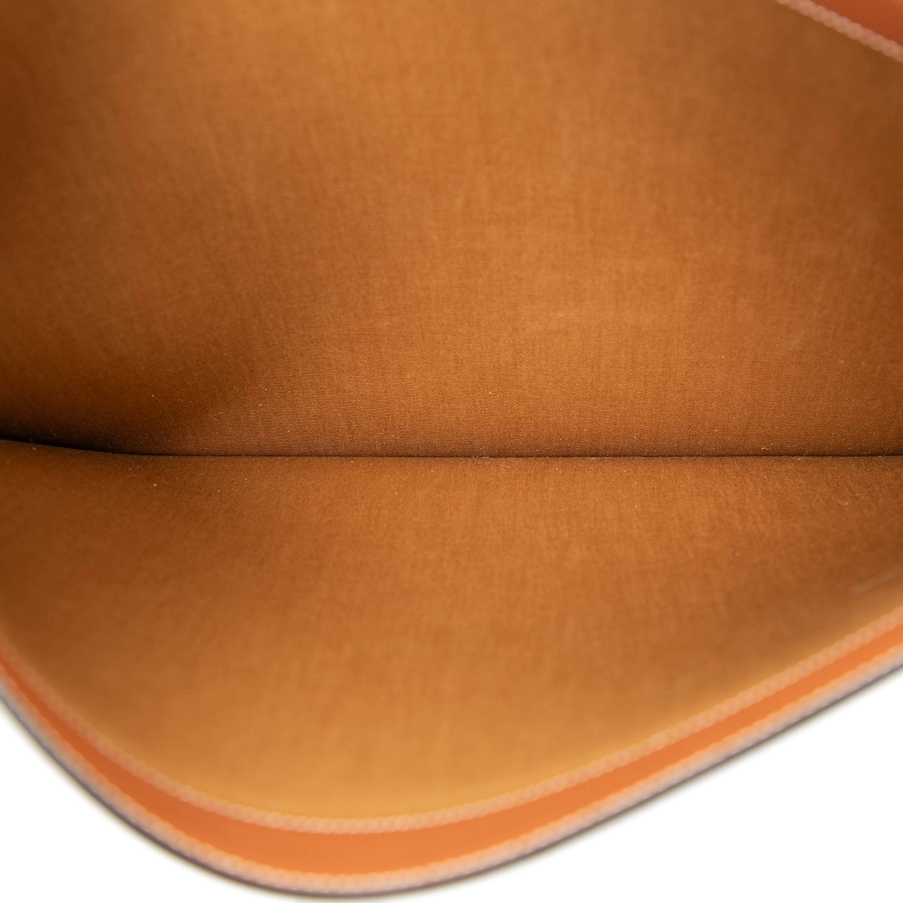 Celine Triomphe Coated Canvas Clutch, från Luxclusif, i färgen dark brown. Klicka för att öppna bilden i stort format