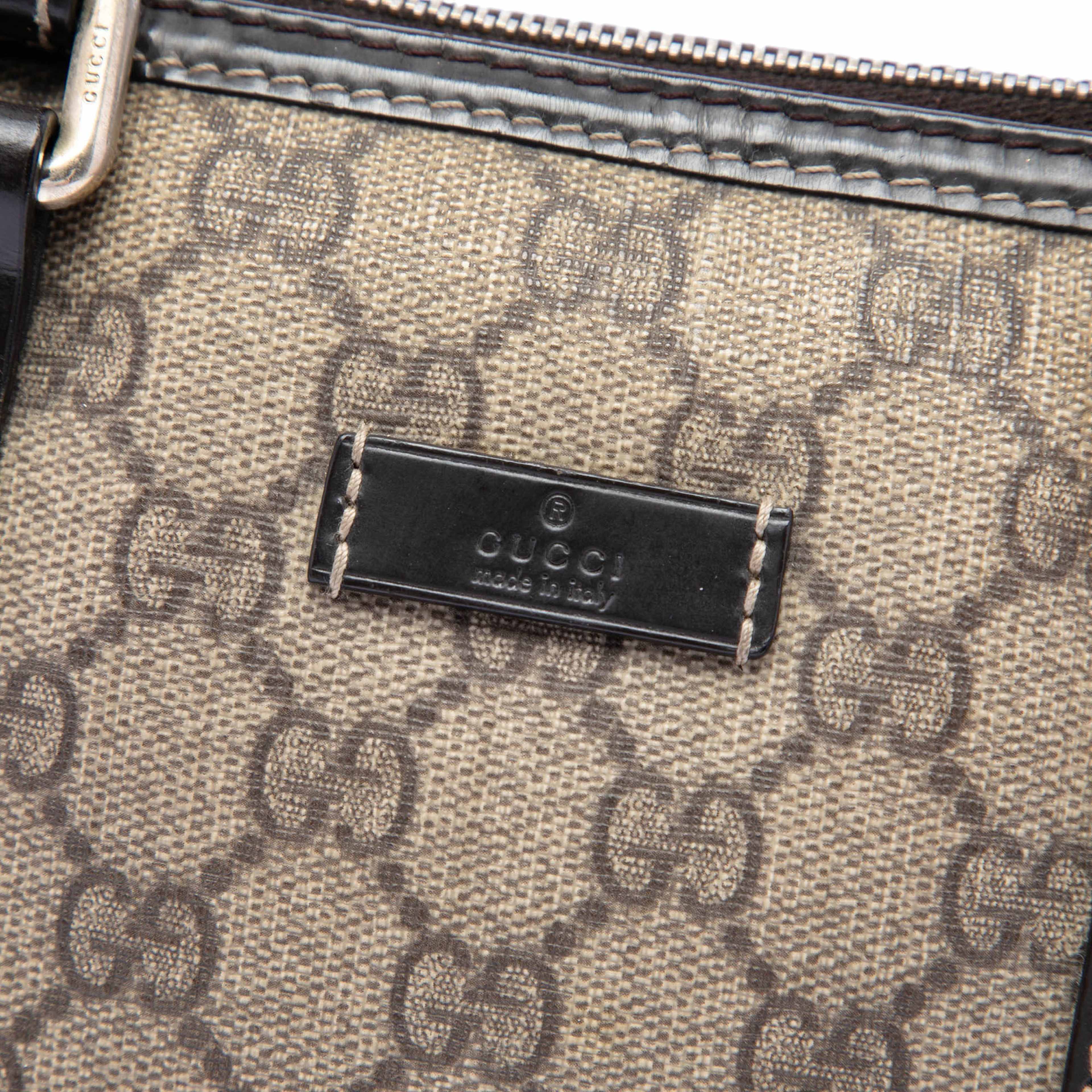 Gucci Small Gg Supreme Joy Boston Bag, från Luxclusif, i färgen beige. Klicka för att öppna bilden i stort format