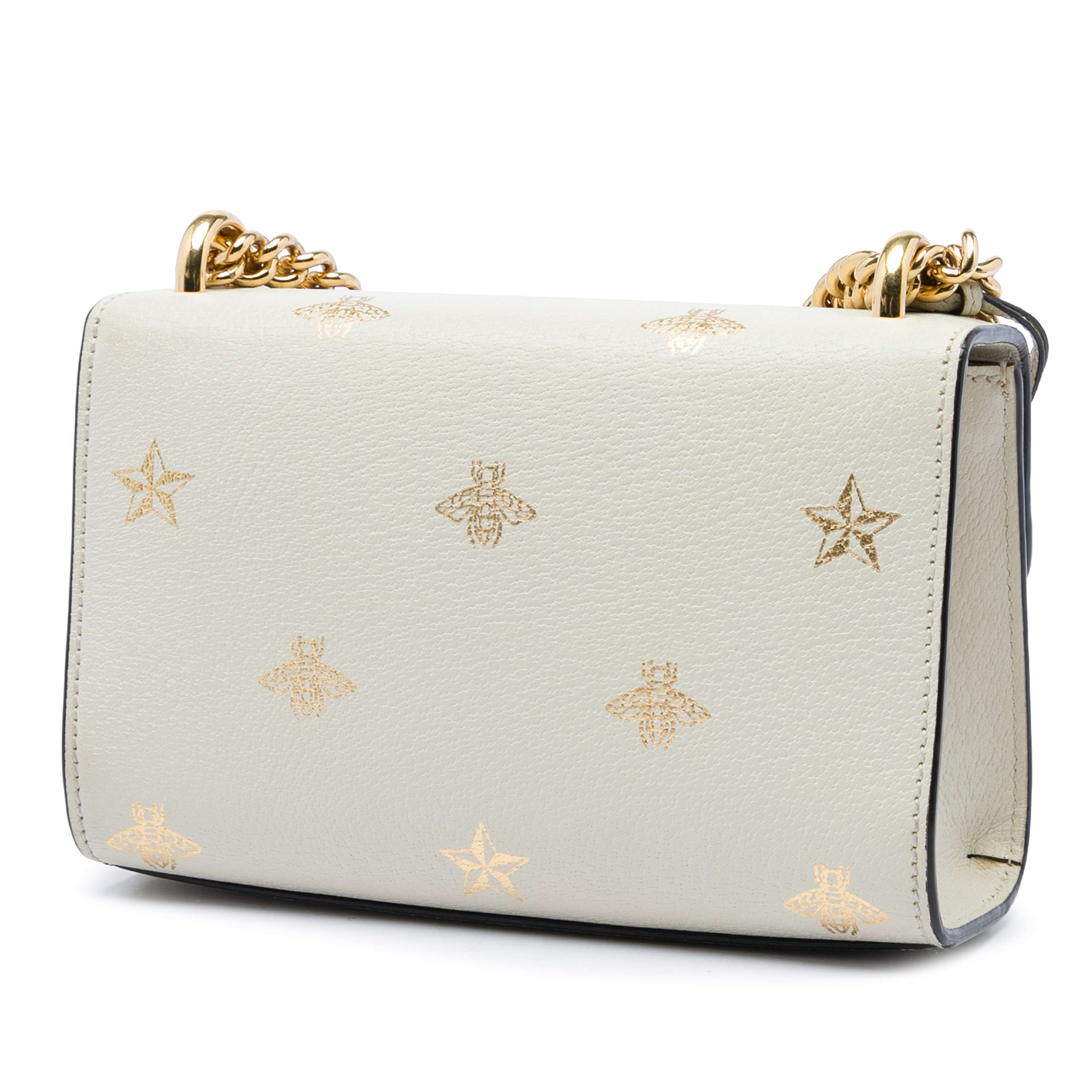 Gucci Small Leather Bee Star Padlock Crossbody, från Luxclusif, i färgen vit. Klicka för att öppna bilden i stort format