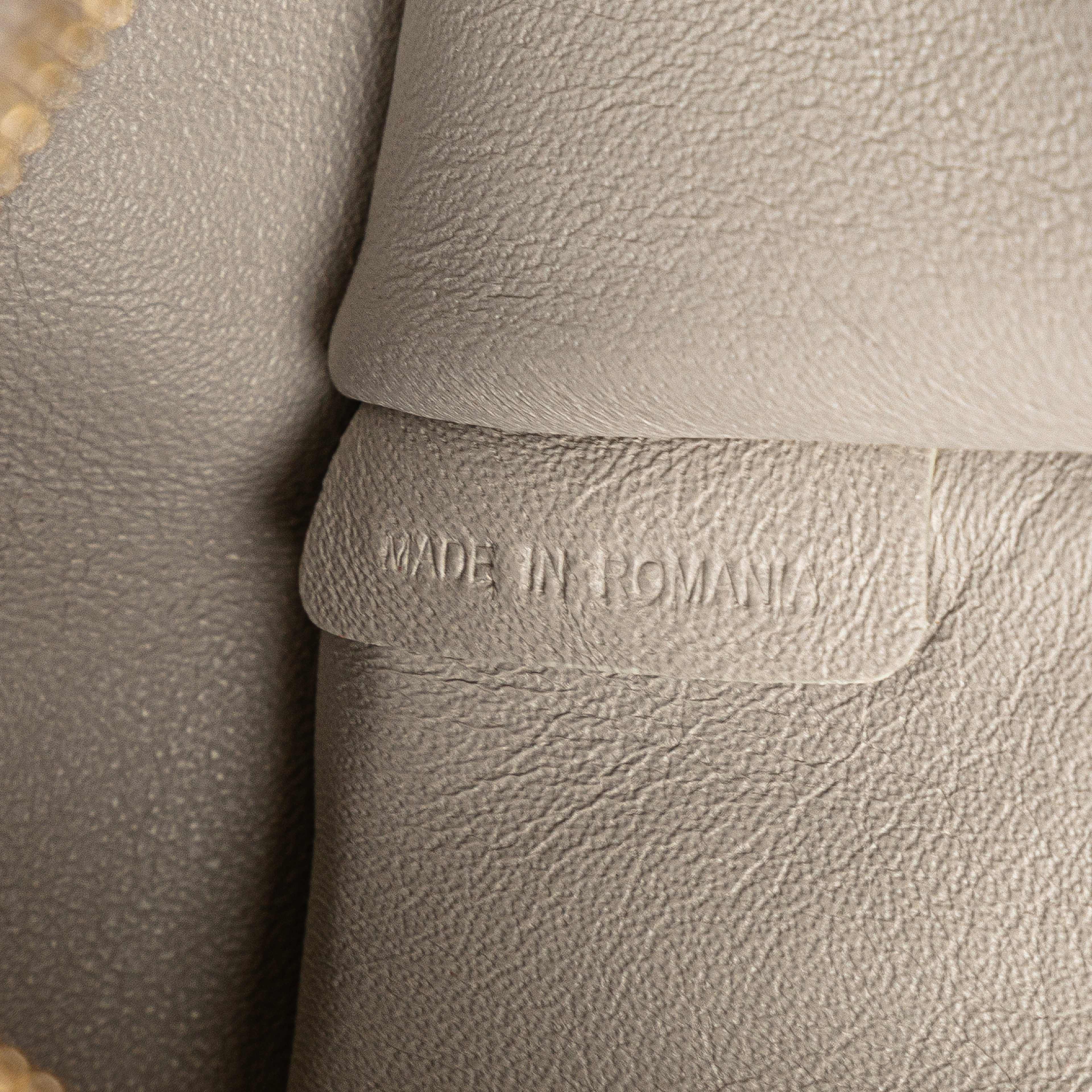 Burberry Small Embossed Grain Check Canterbury Tote, från Luxclusif, i färgen blush. Klicka för att öppna bilden i stort format