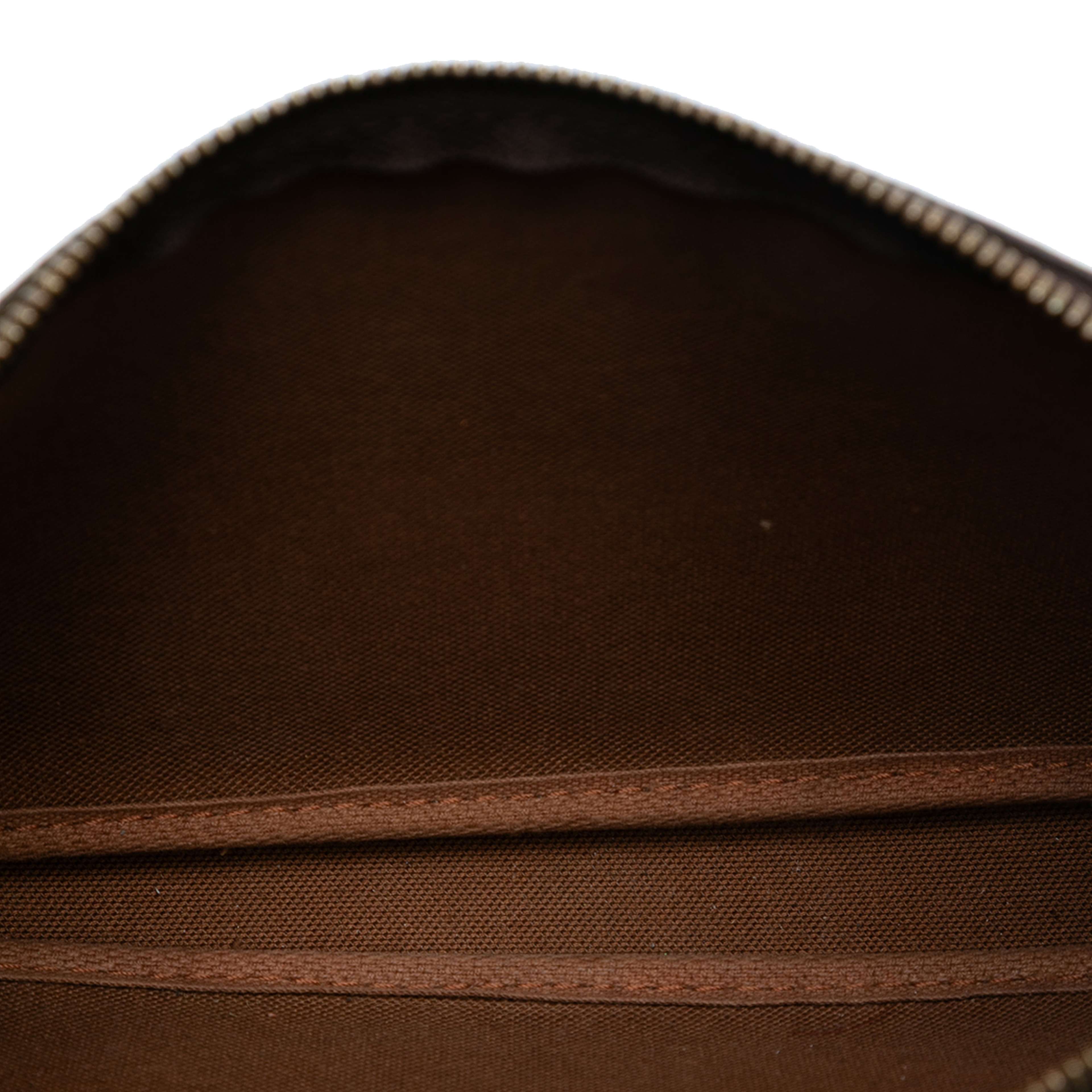 Louis Vuitton Monogram Pochette Accessoires, från Luxclusif, i färgen brown. Klicka för att öppna bilden i stort format