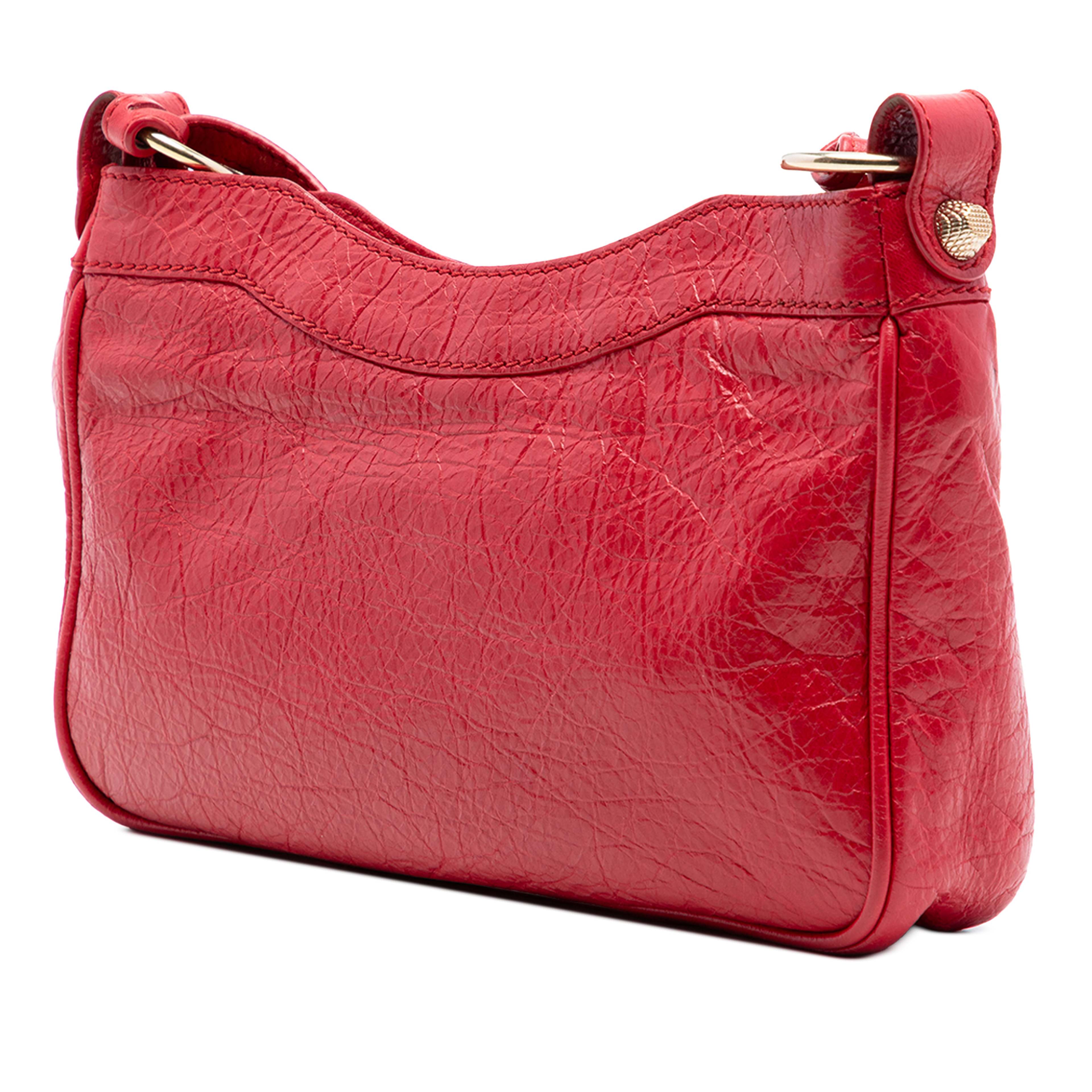 Balenciaga Lambskin Motocross Giant 12 Hip Crossbody, från Luxclusif, i färgen röd. Klicka för att öppna bilden i stort format