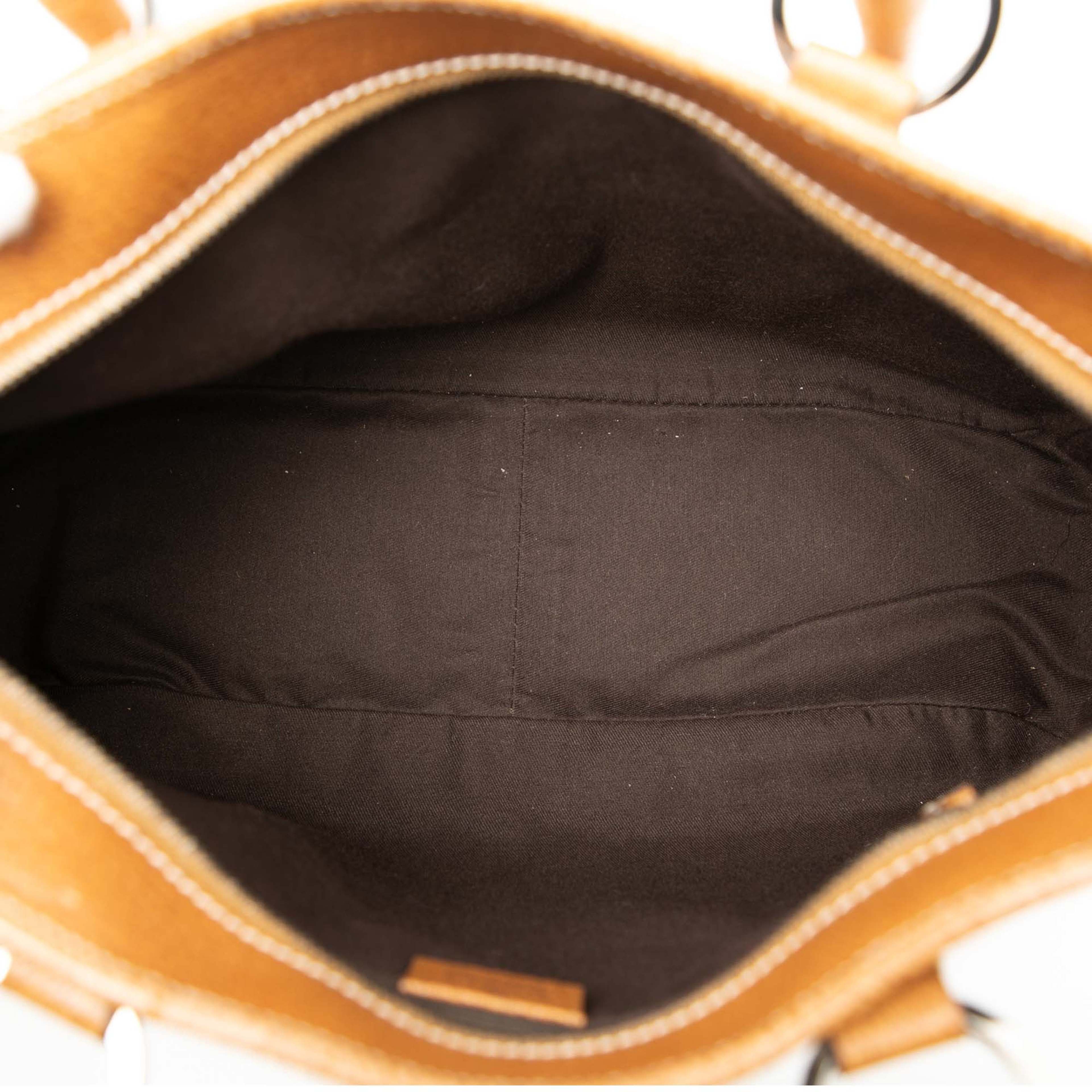 Gucci Gg Canvas Tote, från Luxclusif, i färgen beige. Klicka för att öppna bilden i stort format