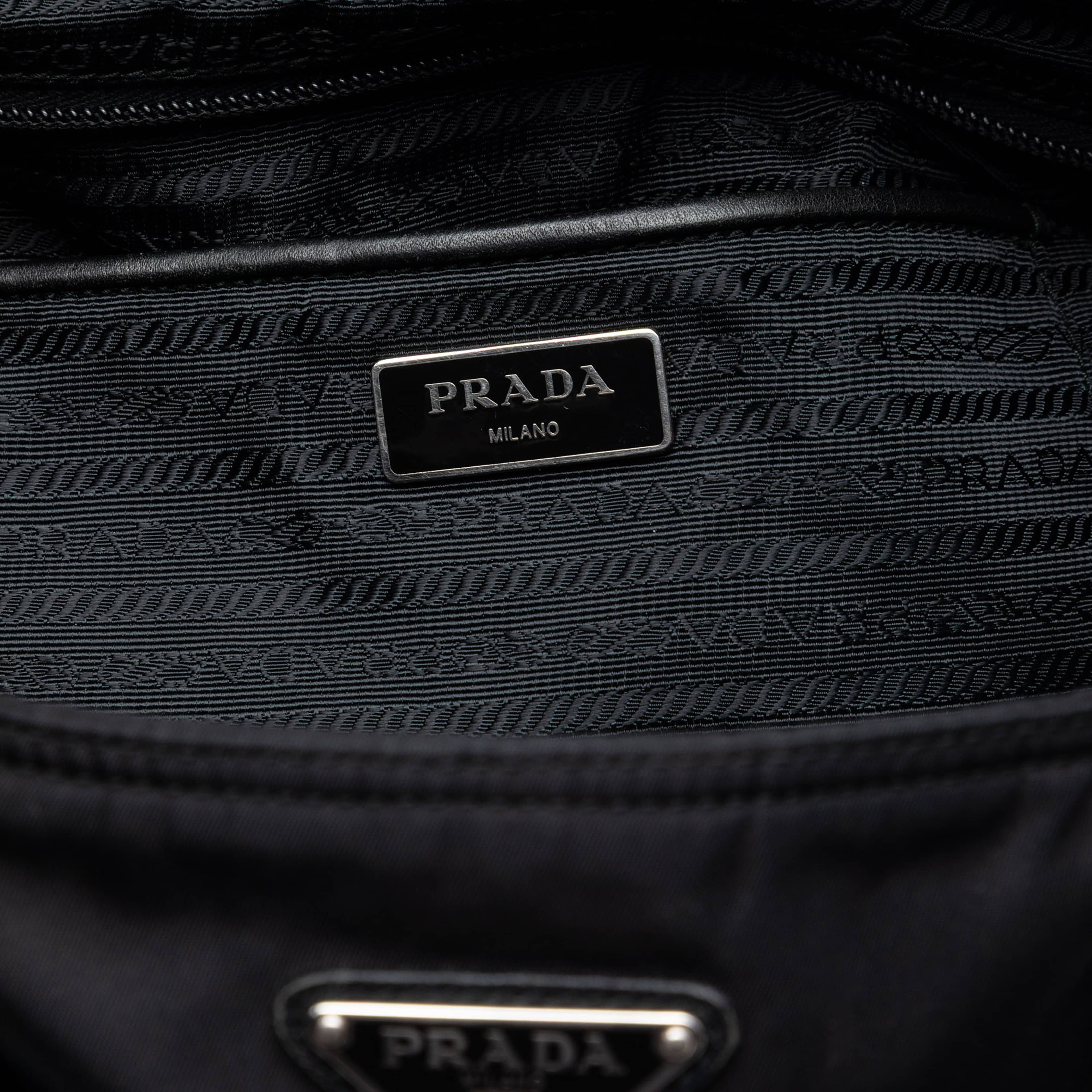 Prada Tessuto Satchel, från Luxclusif, i färgen black. Klicka för att öppna bilden i stort format