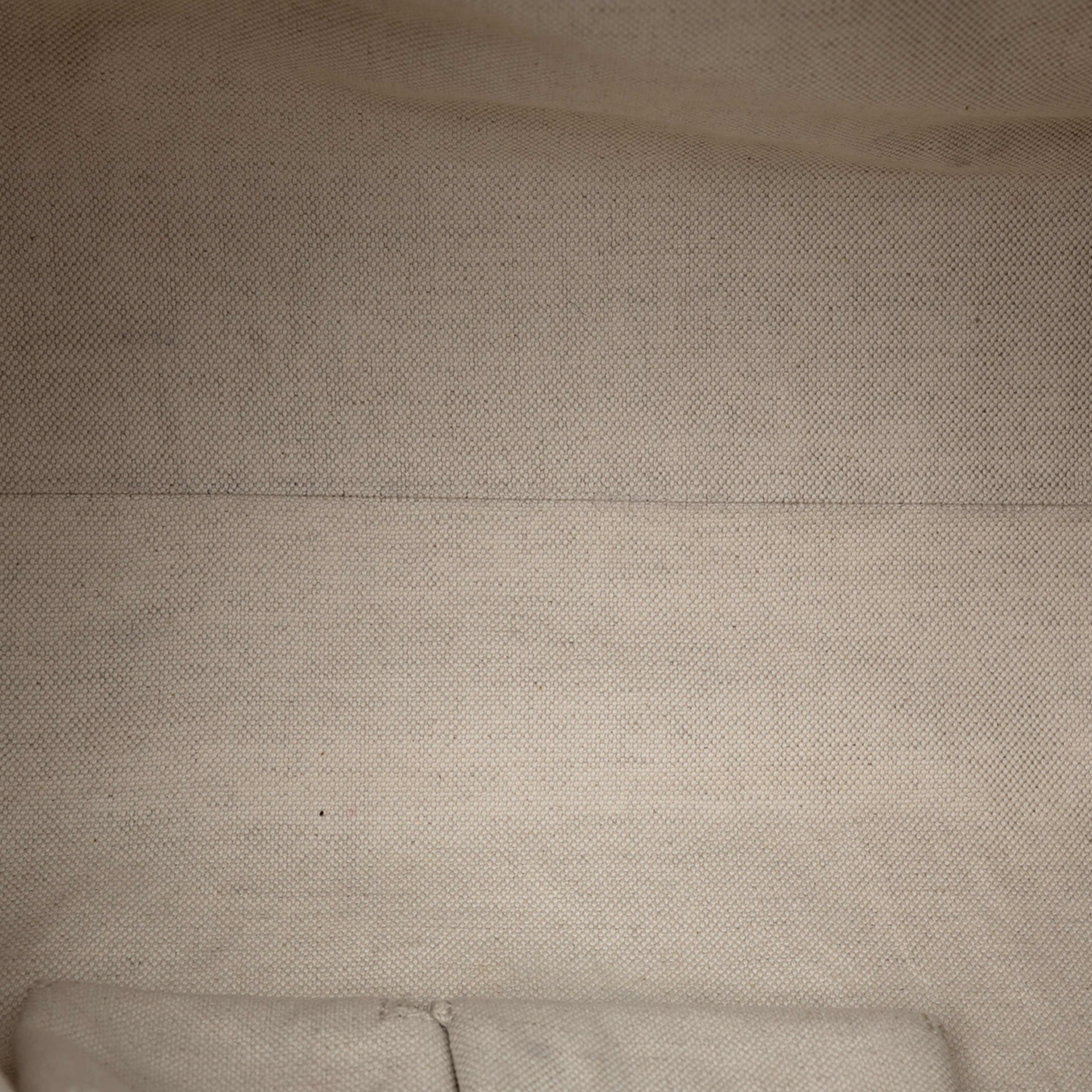 Gucci Medium Gg Canvas Bella Shoulder Bag, från Luxclusif, i färgen beige. Klicka för att öppna bilden i stort format