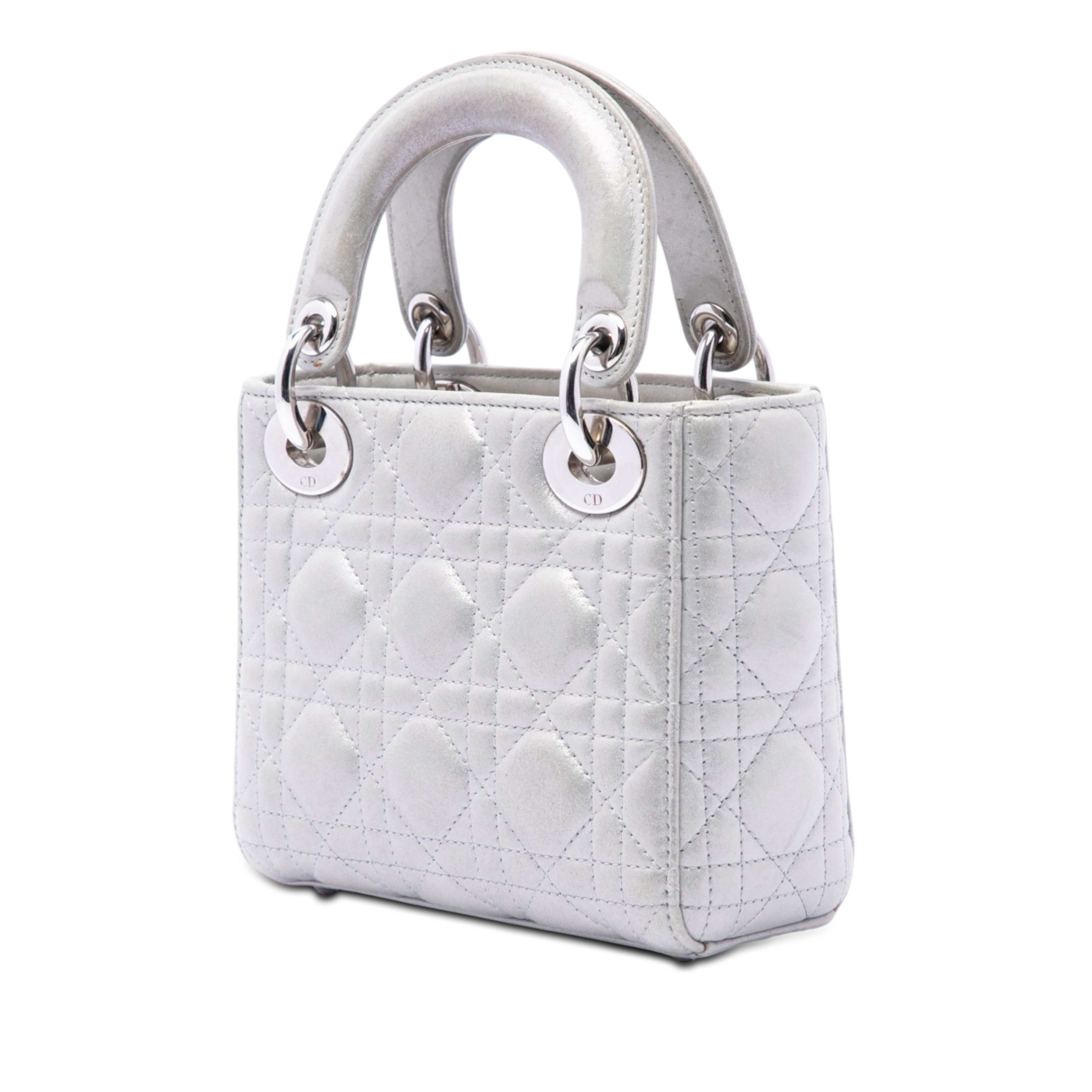 Dior Mini Iridescent Lambskin Cannage Lady Dior, från Luxclusif, i färgen silver. Klicka för att öppna bilden i stort format
