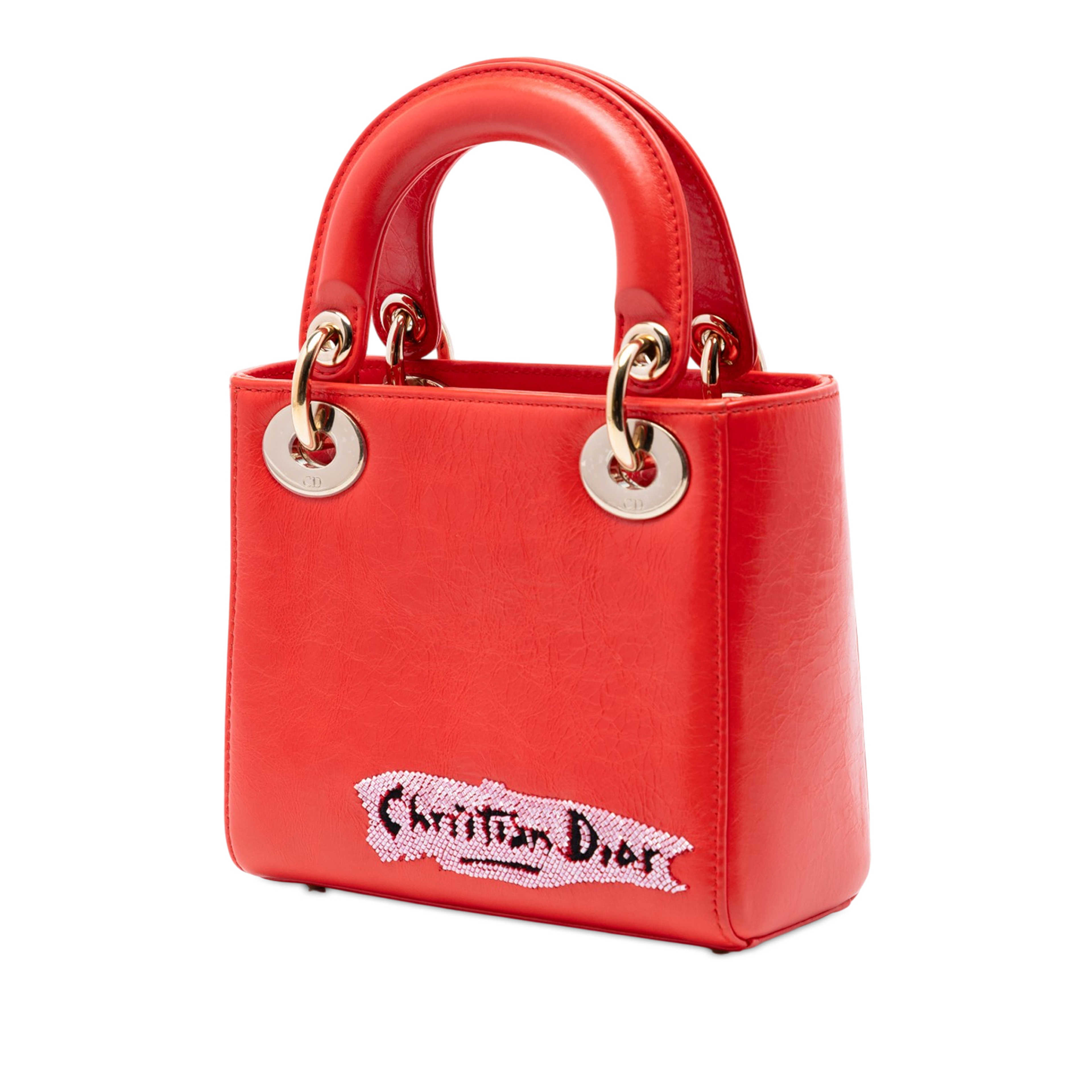 Dior Mini Calfskin Beaded Lady Dior, från Luxclusif, i färgen red. Klicka för att öppna bilden i stort format