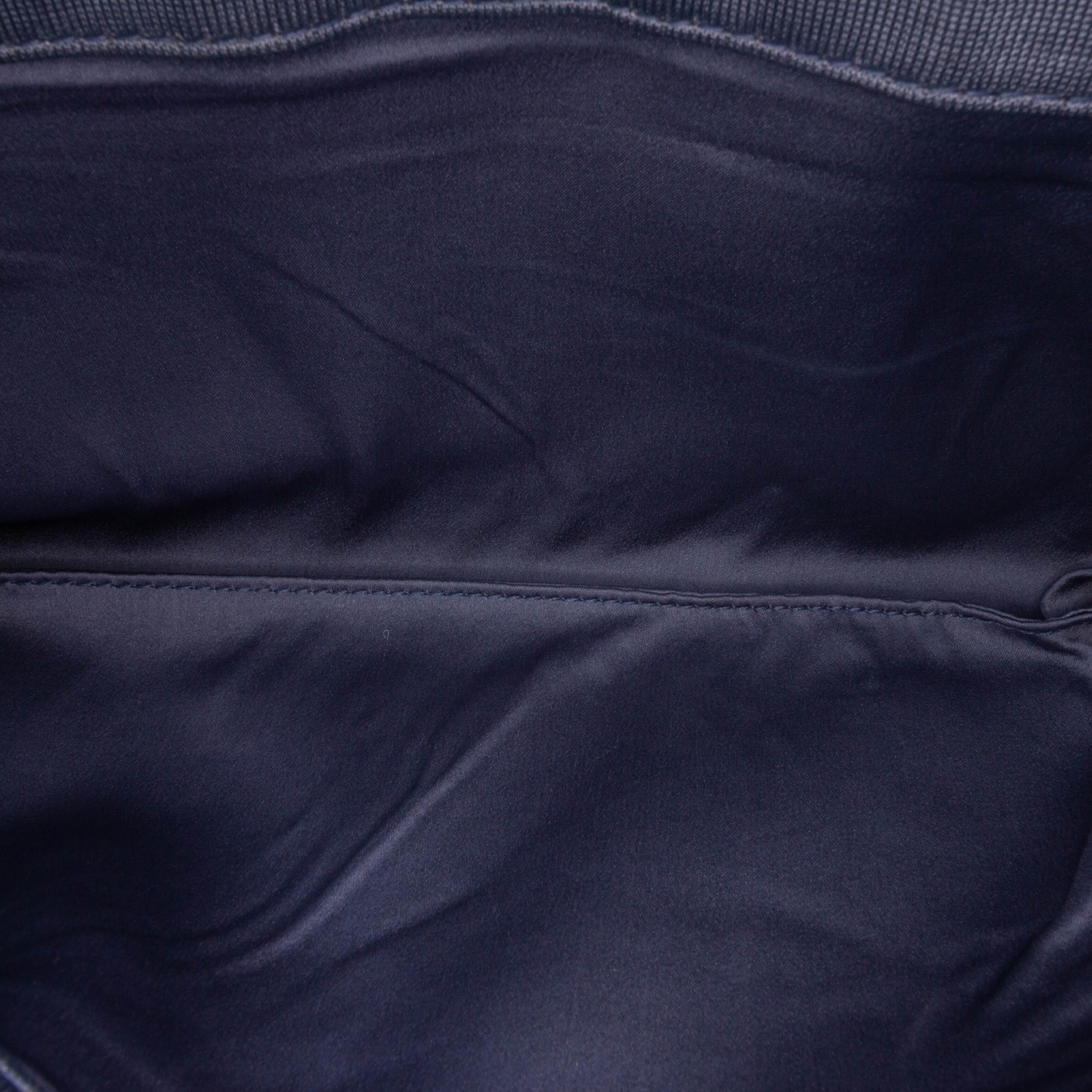 Bottega Veneta Canvas Intrecciato Buckle Flap Handbag, från Luxclusif, i färgen denim. Klicka för att öppna bilden i stort format