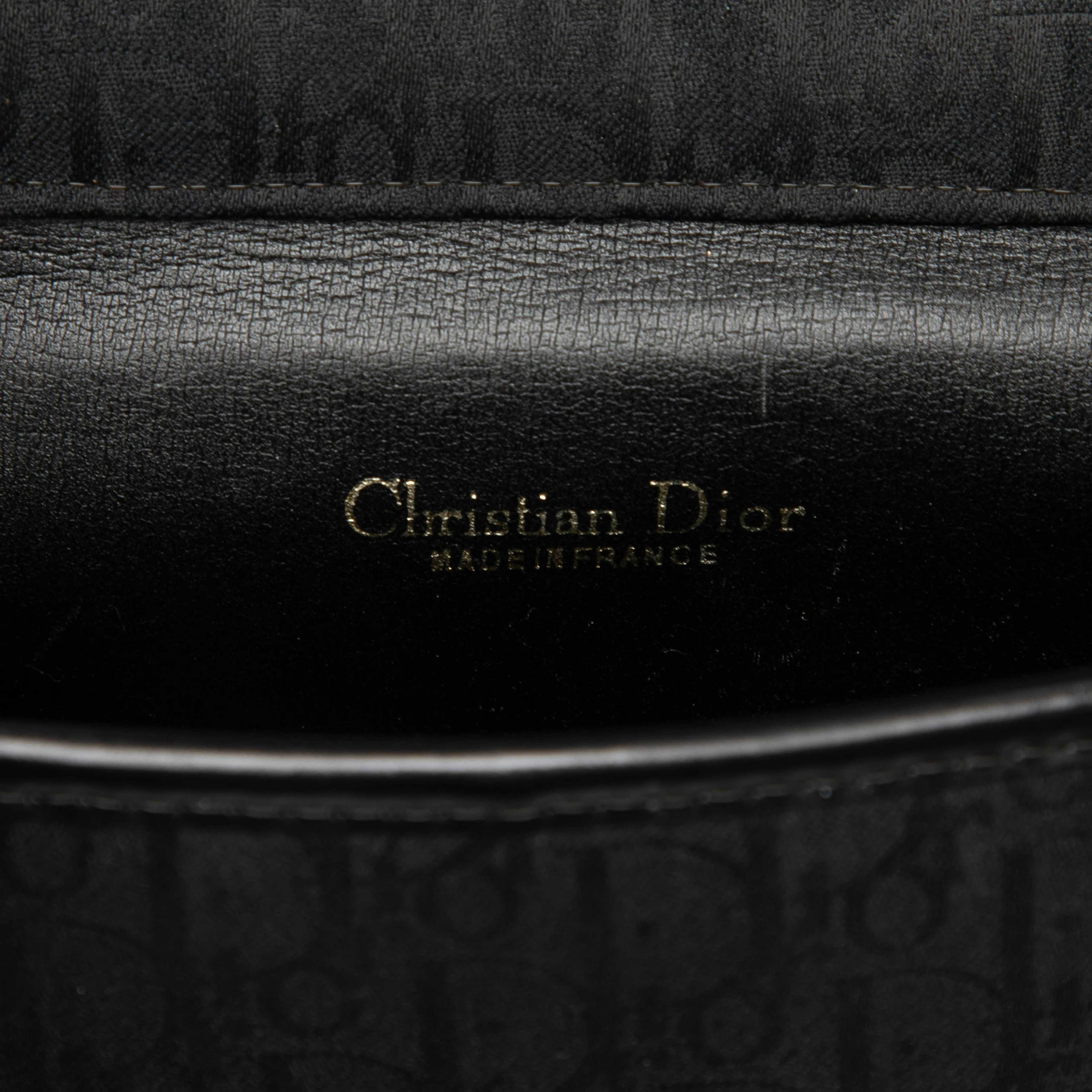 Dior Diorissimo Trotter Canvas Flap Crossbody, från Luxclusif, i färgen svart. Klicka för att öppna bilden i stort format