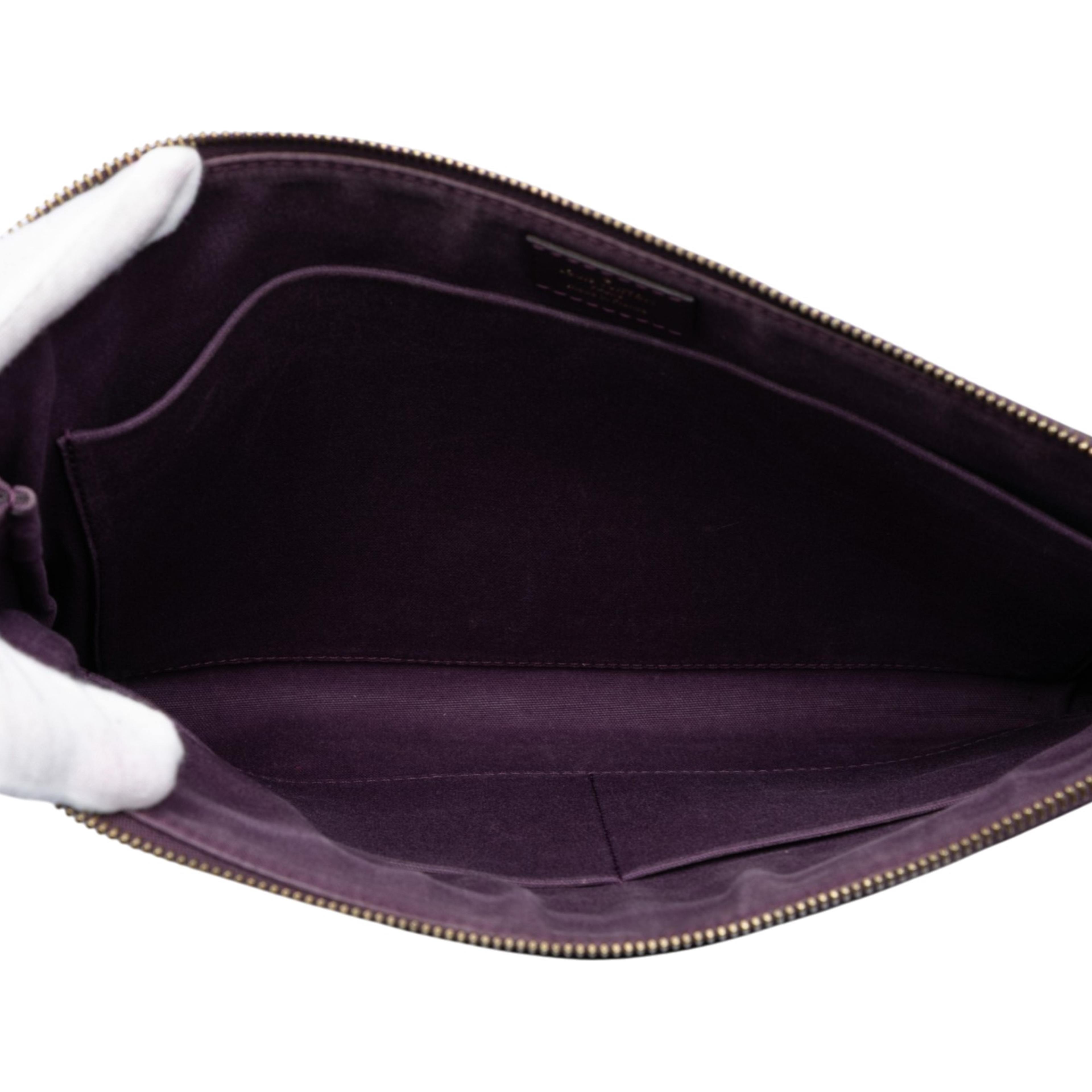 Louis Vuitton Damier Couleurs Kit Clutch, från Luxclusif, i färgen purple. Klicka för att öppna bilden i stort format