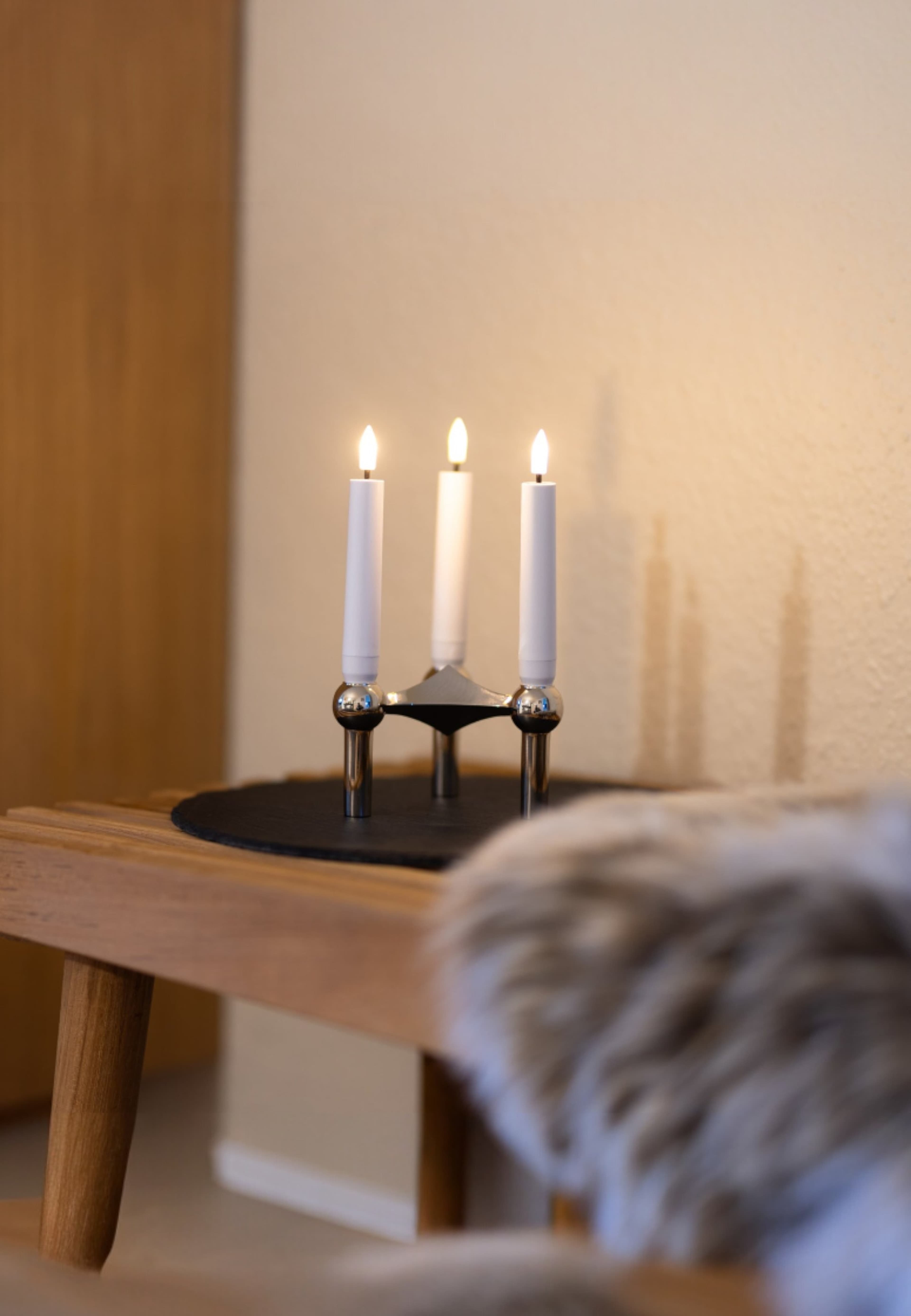 Sia Uppladdningsbara Led-julljus 4 St, från Led Nordic, i färgen vit. Klicka för att öppna bilden i stort format