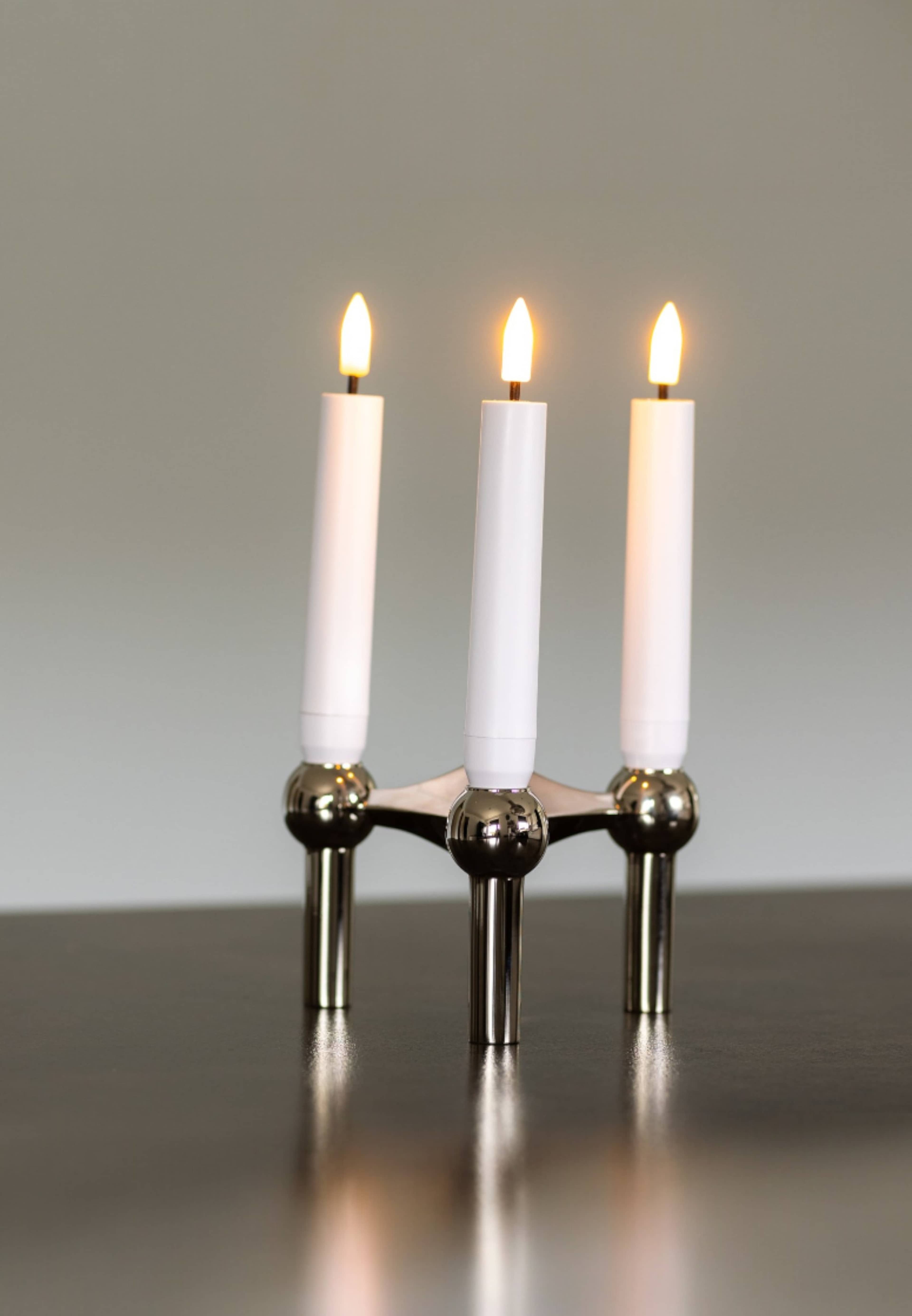 Sia Uppladdningsbara Led-julljus 4 St, från Led Nordic, i färgen vit. Klicka för att öppna bilden i stort format