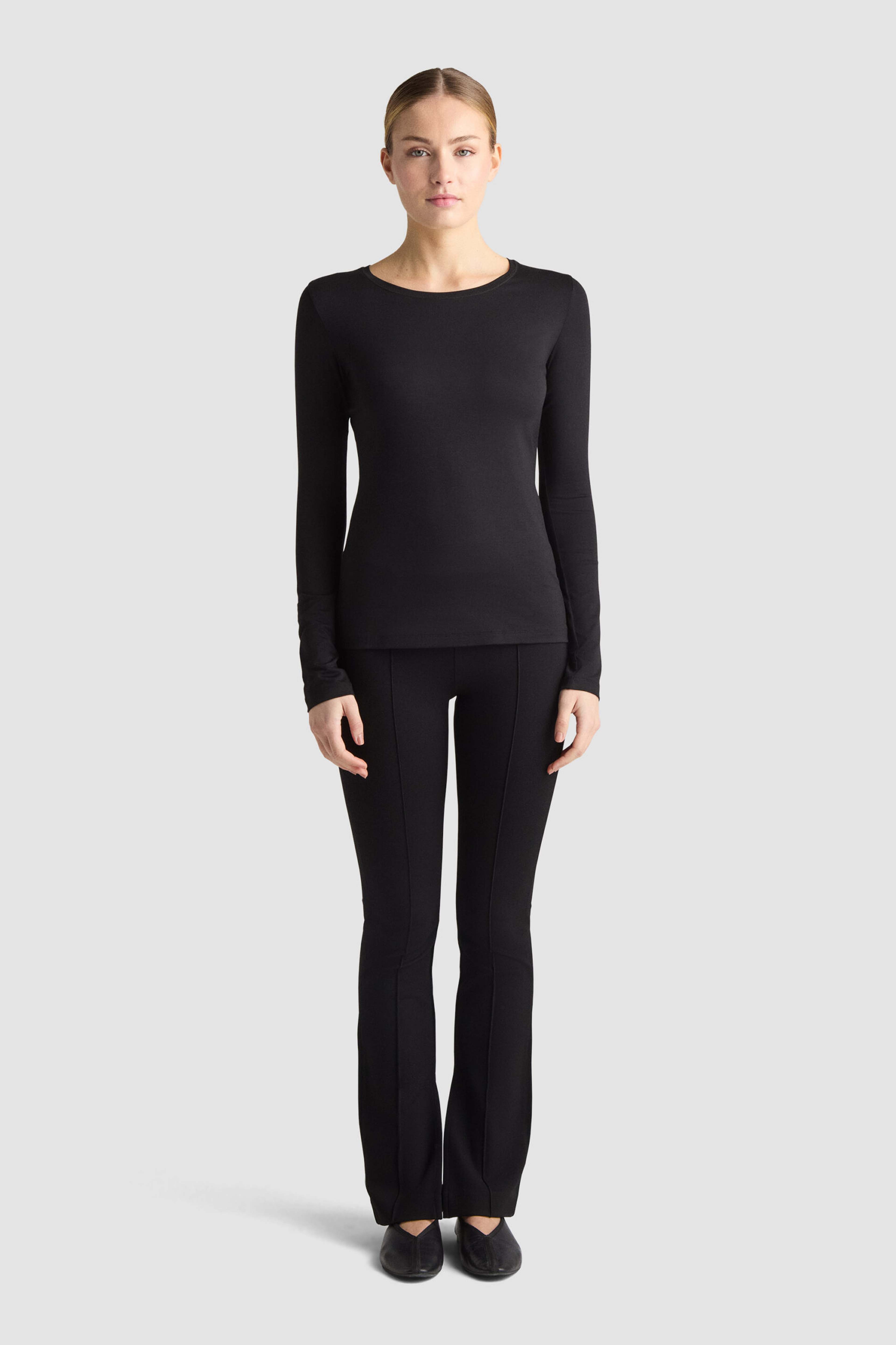 Celon Top - Black, från Residus, i färgen black. Klicka för att öppna bilden i stort format