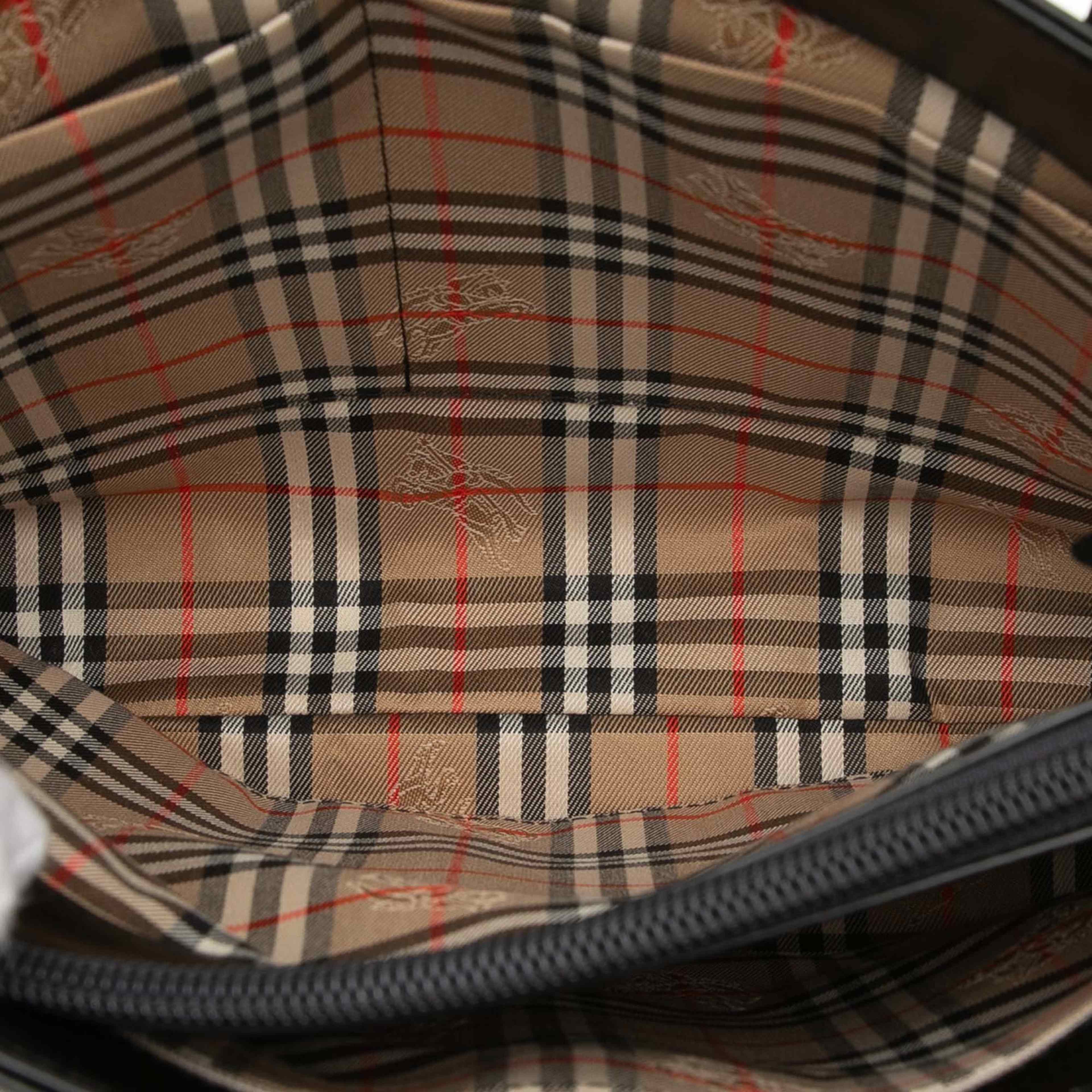 Burberry House Check Trimmed Leather Handbag, från Luxclusif, i färgen black. Klicka för att öppna bilden i stort format