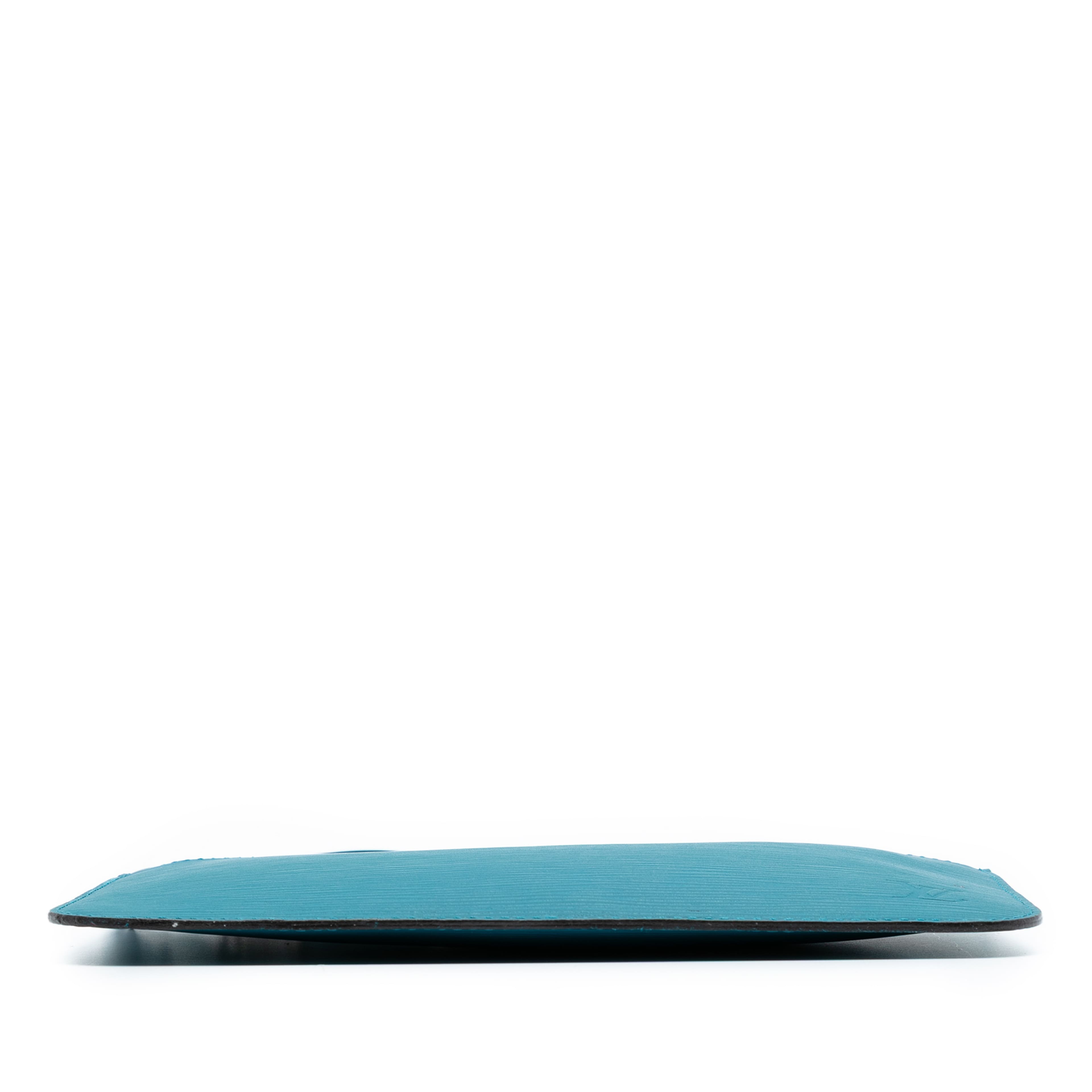 Louis Vuitton Epi Neverfull Pouch, från Luxclusif, i färgen blue. Klicka för att öppna bilden i stort format