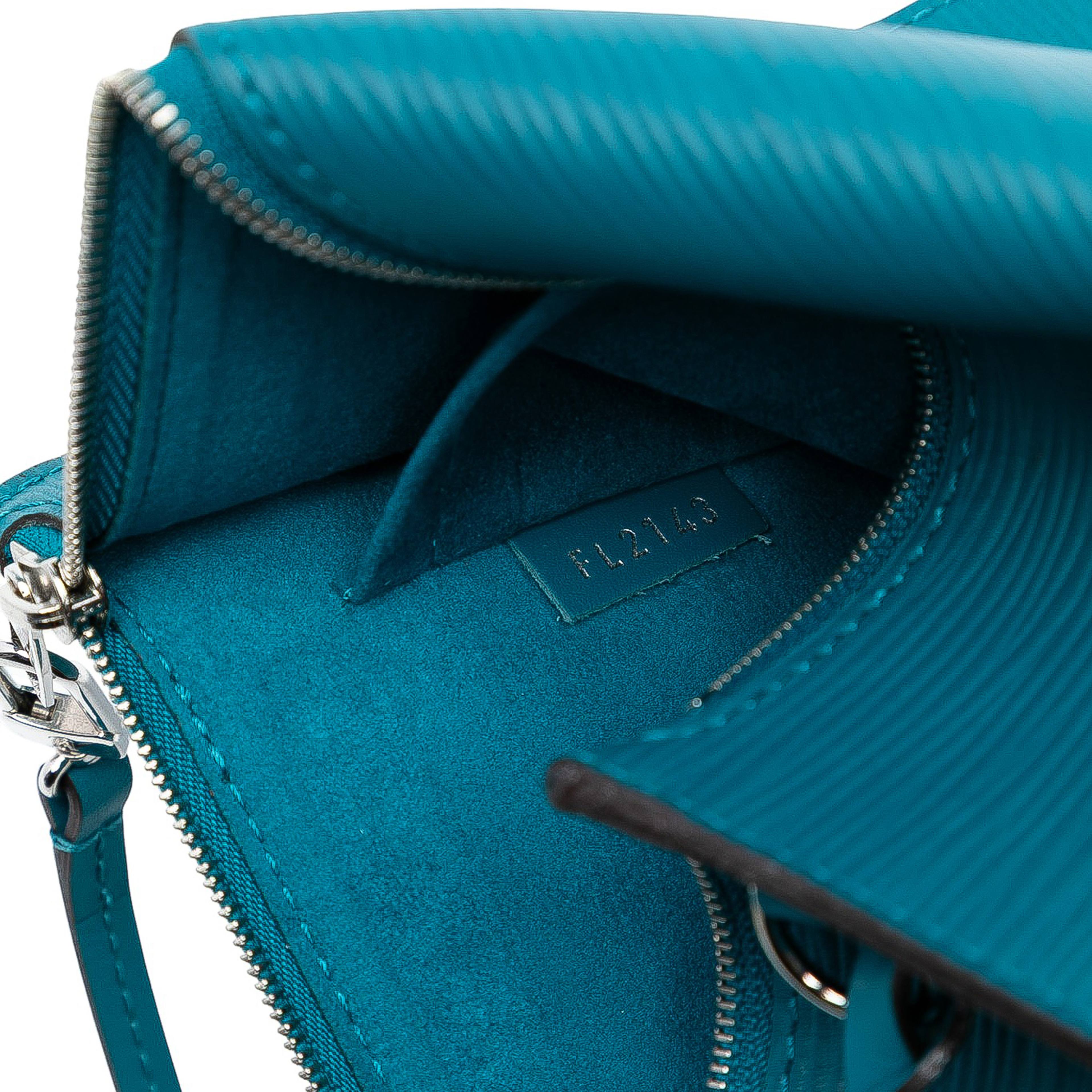 Louis Vuitton Epi Neverfull Pouch, från Luxclusif, i färgen blue. Klicka för att öppna bilden i stort format