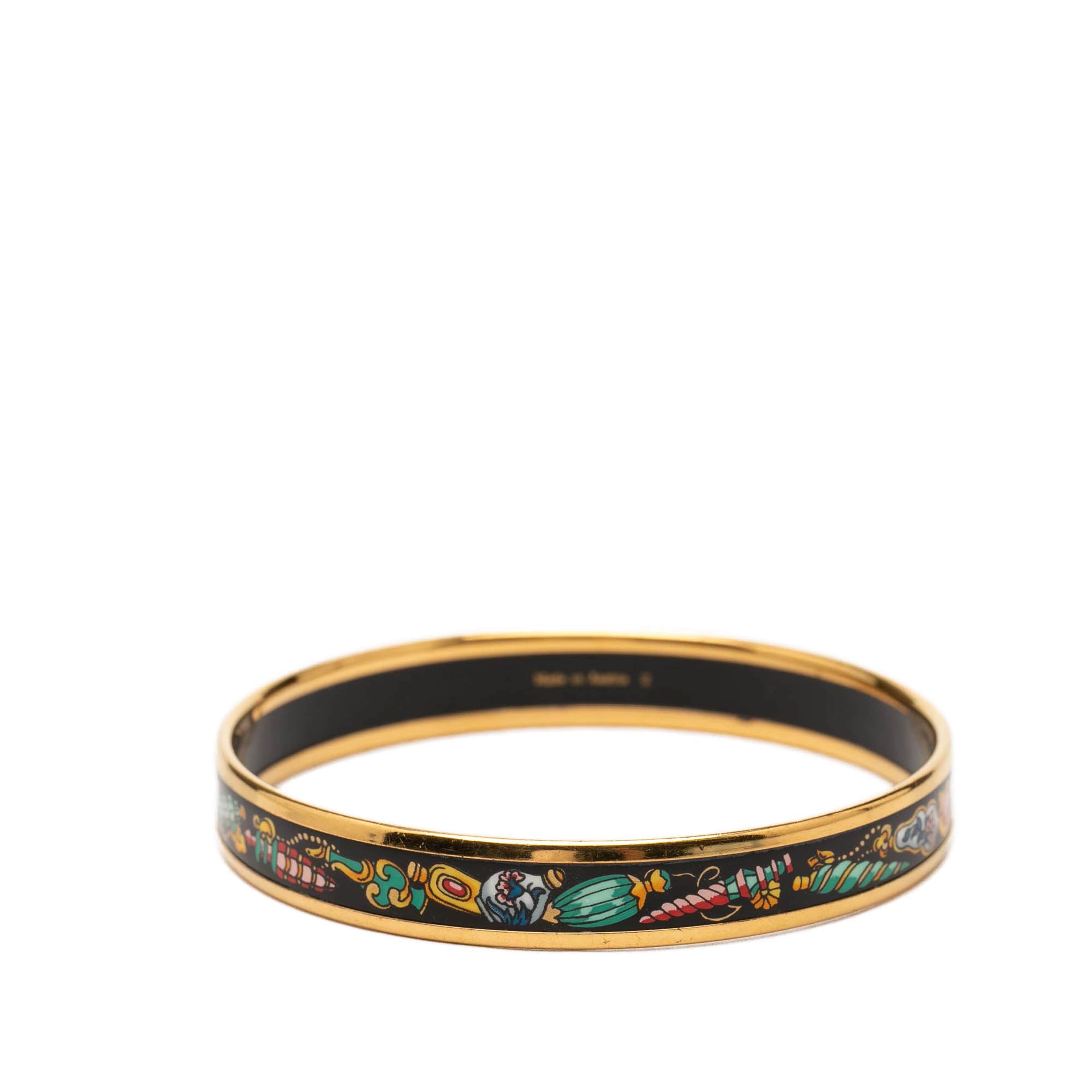 Hermès Narrow Qu Importe Le Flacon Enamel Bangle 62, från Luxclusif, i färgen svart. Klicka för att öppna bilden i stort format