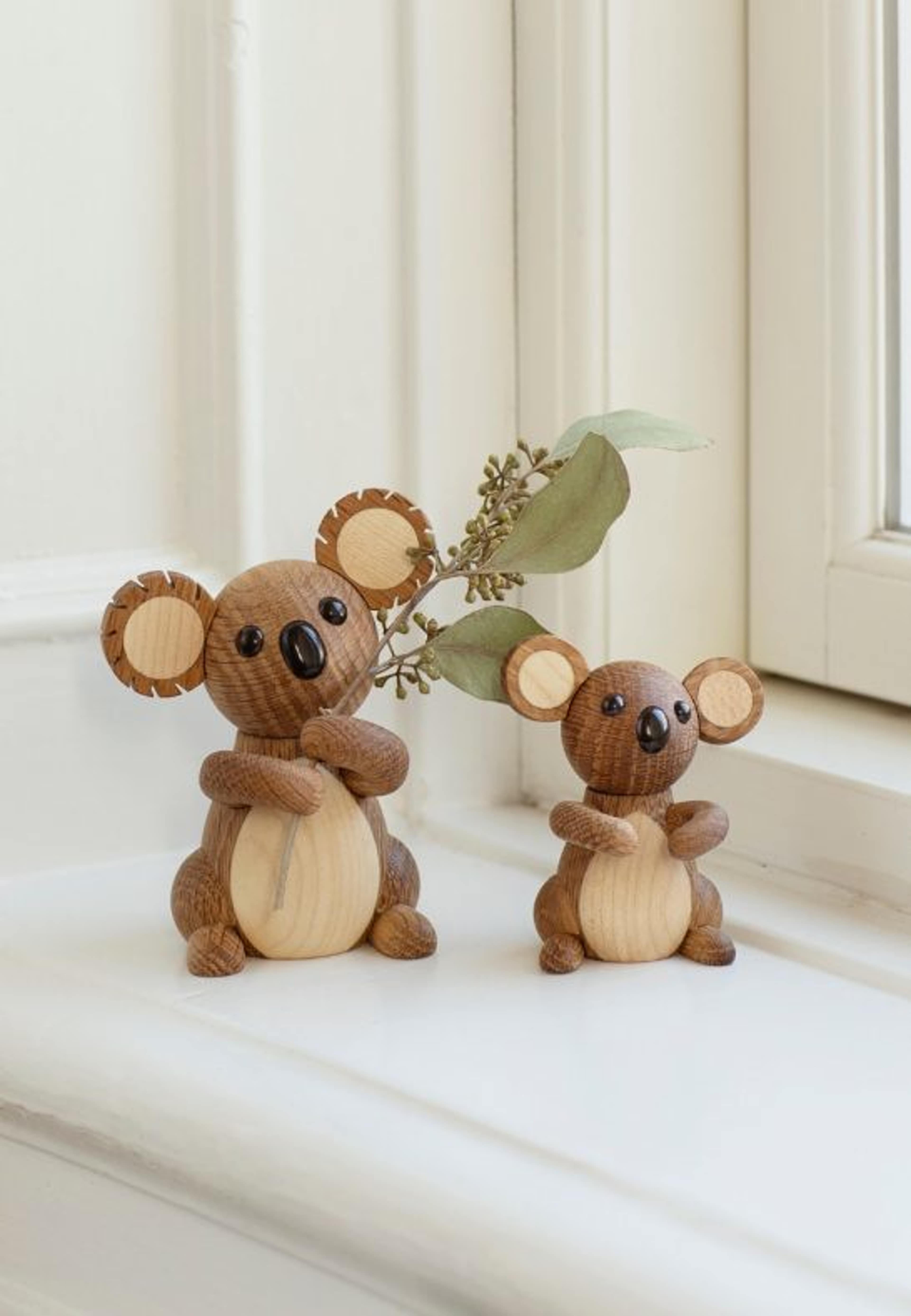 Dekoration Spring Copenhagen Matilda Koala Ek/ask 10 Cm, från Spring Copenhagen, i färgen beige. Klicka för att öppna bilden i stort format