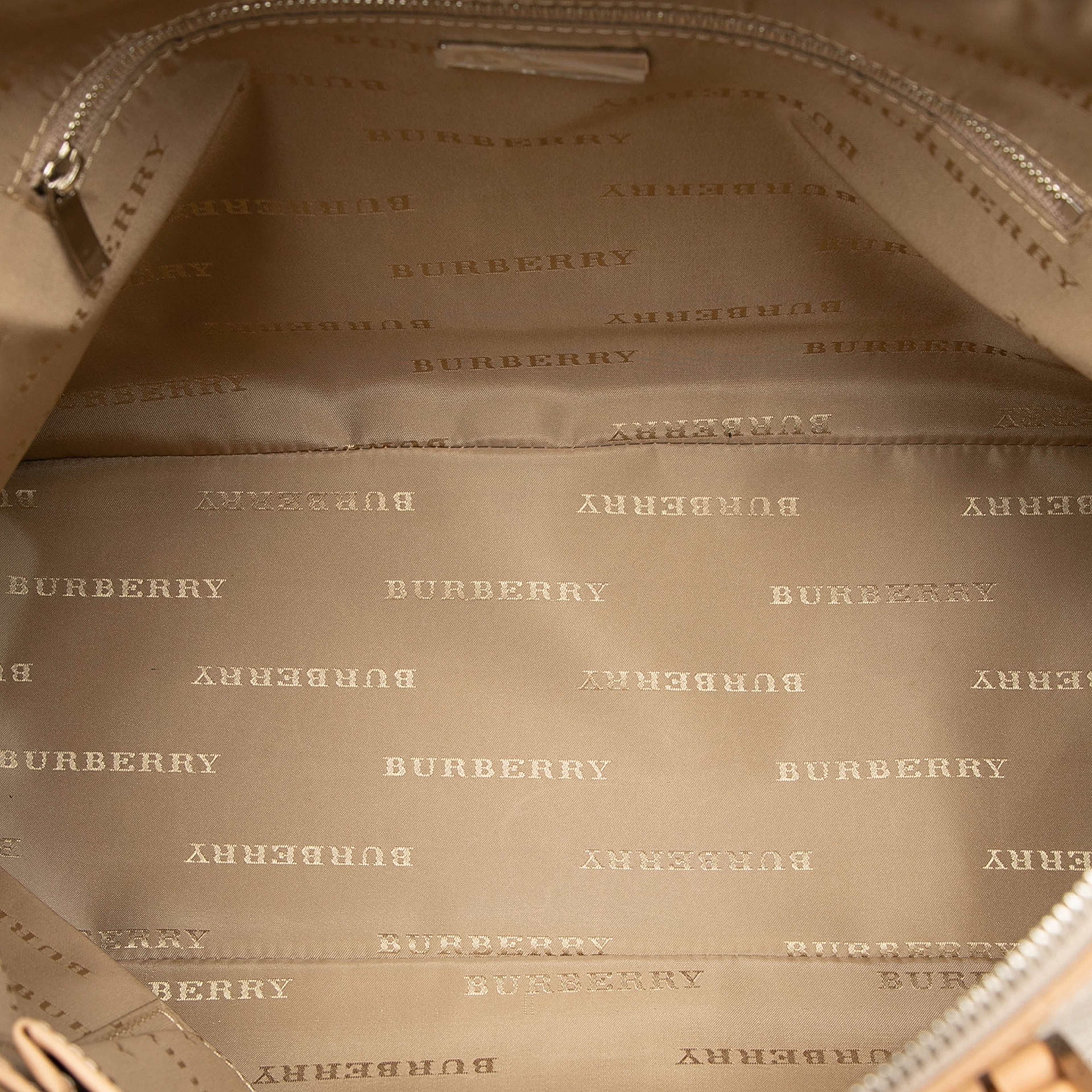 Burberry Leather Trimmed Canvas Dome Satchel, från Luxclusif, i färgen light beige. Klicka för att öppna bilden i stort format