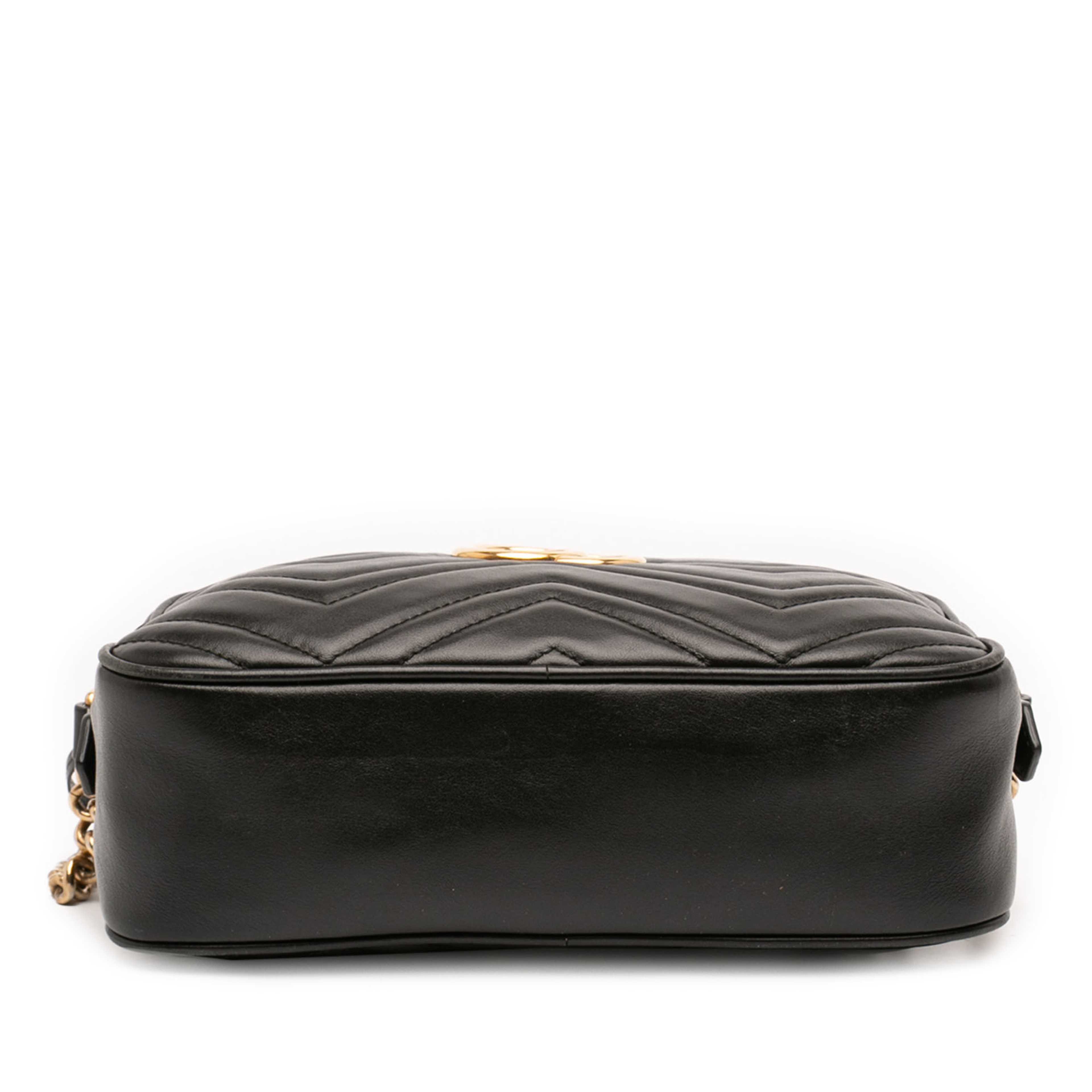 Gucci Small Gg Marmont Matelasse Leather Crossbody, från Luxclusif, i färgen black. Klicka för att öppna bilden i stort format