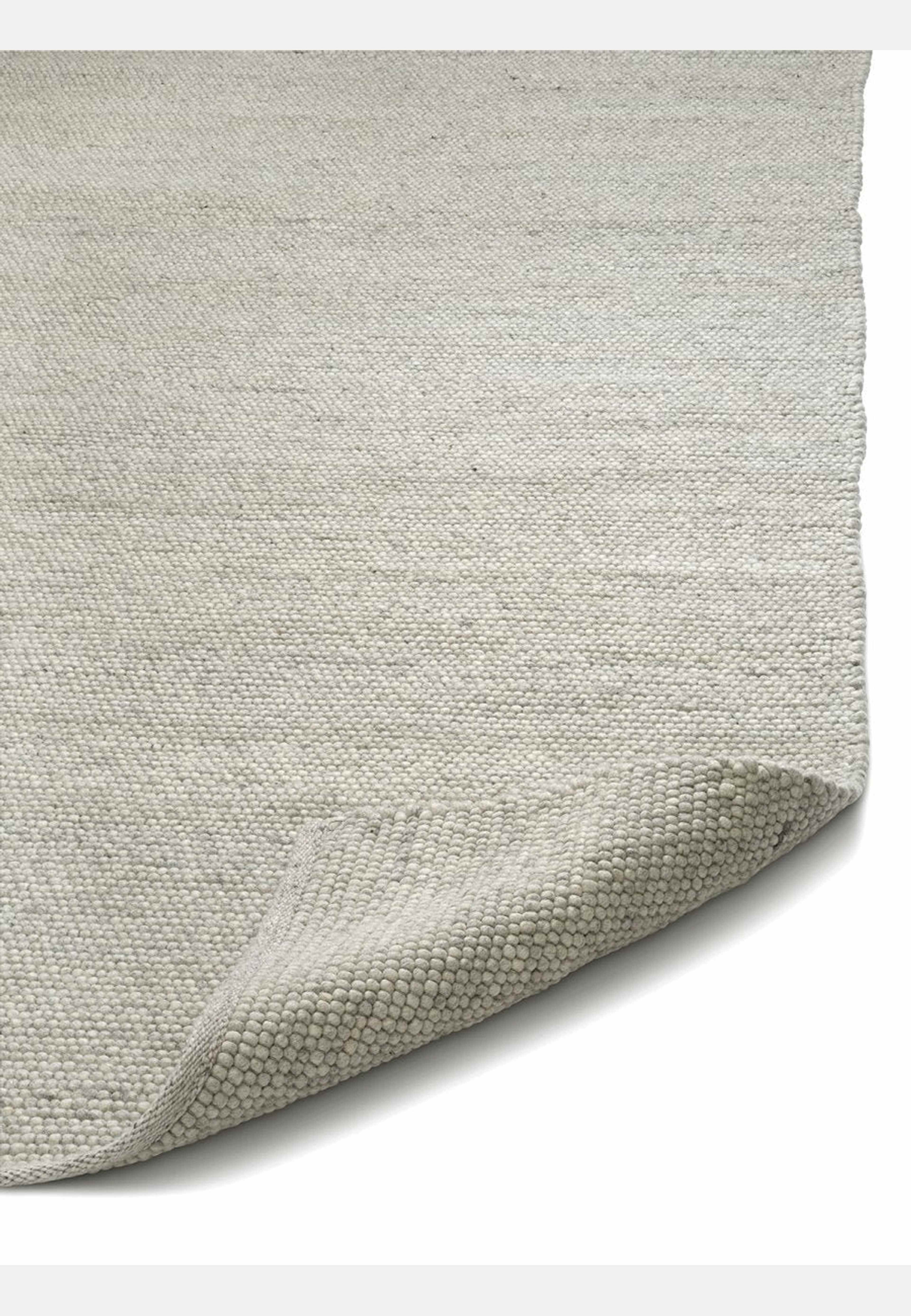 Matta Merino, från Classic Collection, i färgen concrete. Klicka för att öppna bilden i stort format