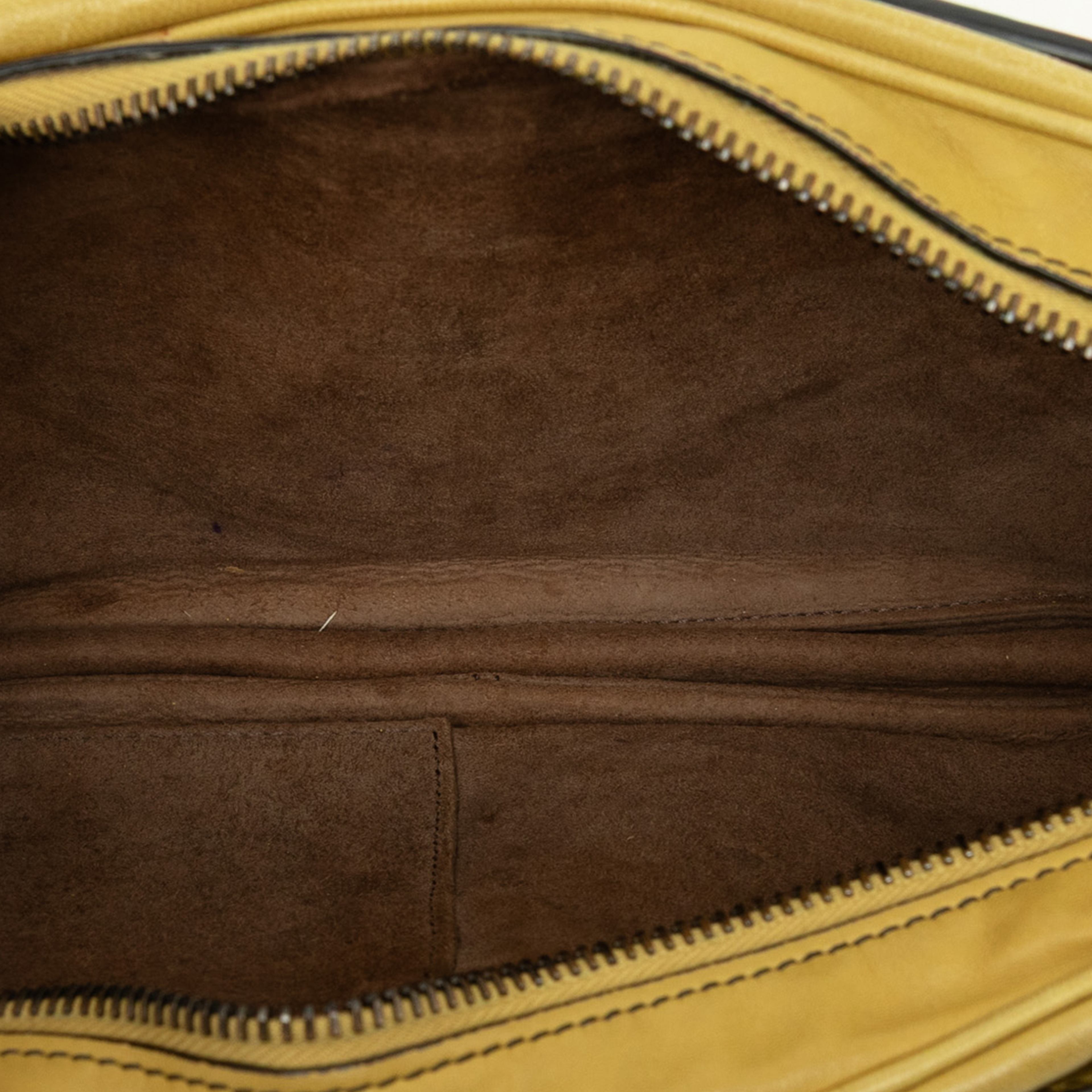 Bottega Veneta Nappa Intrecciato Belt Flap Camera Bag, från Luxclusif, i färgen gul. Klicka för att öppna bilden i stort format